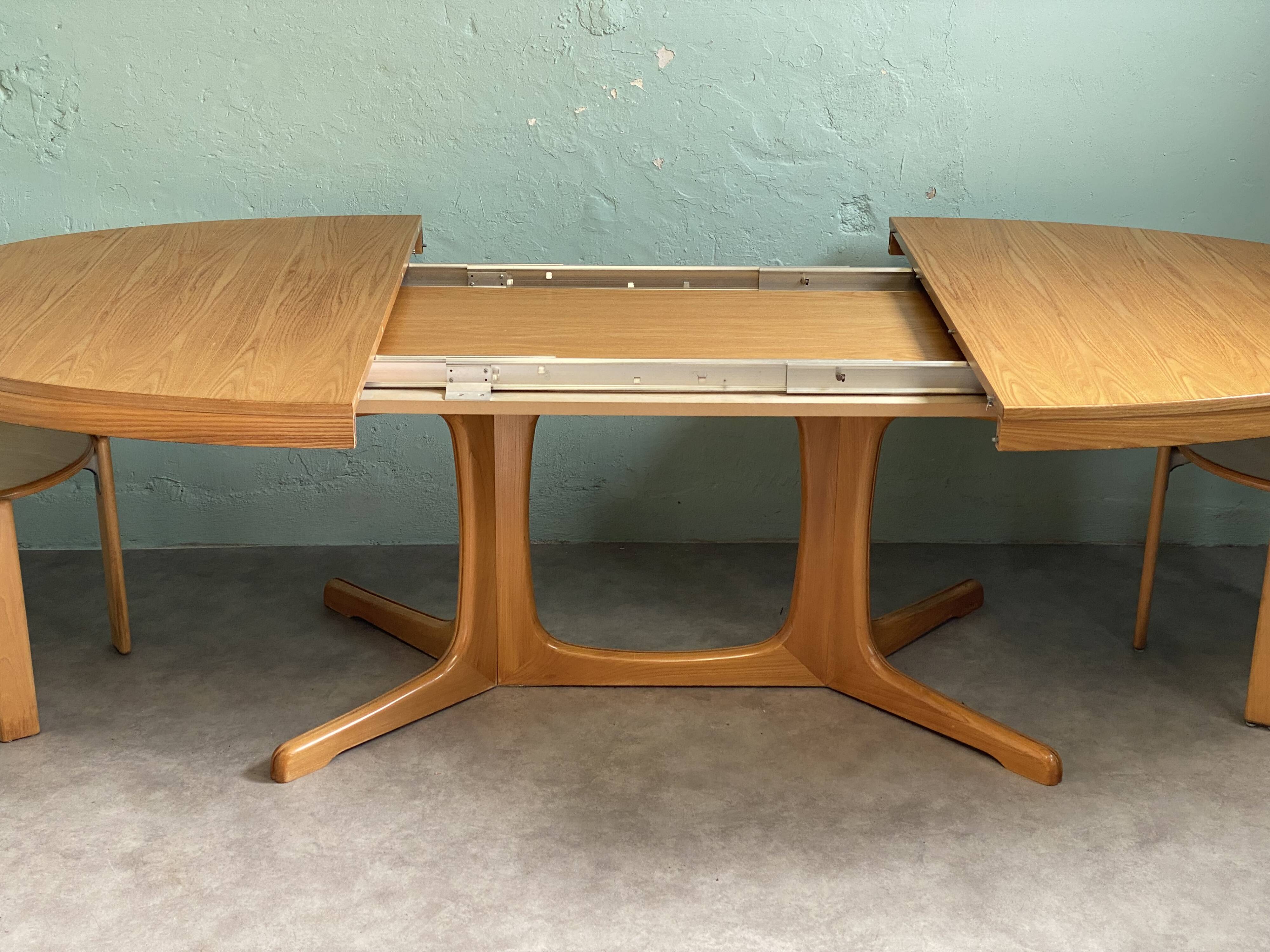 Extendable oval table 260cm Baumann