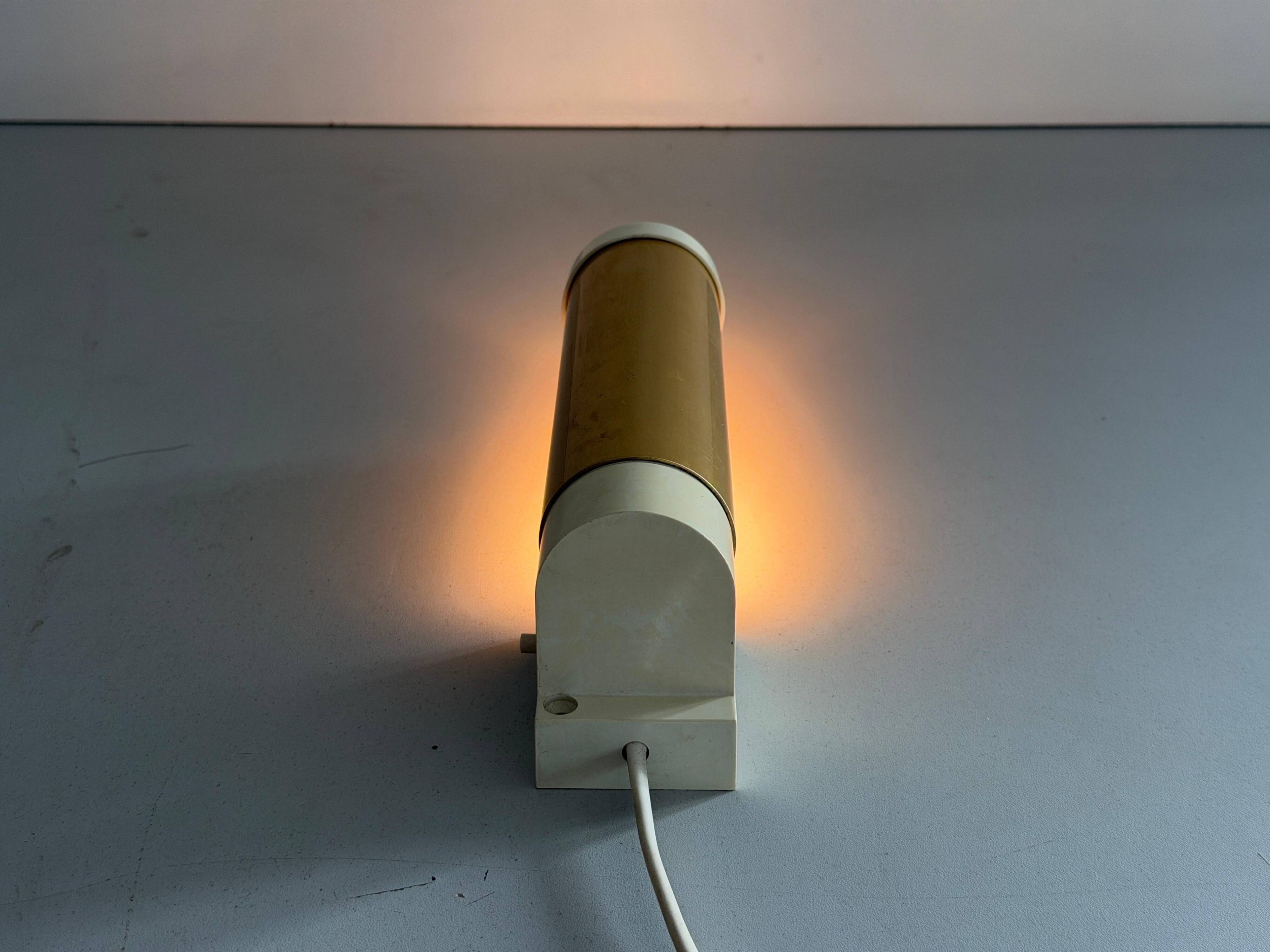 Simple wall light in plexiglass and metal by ERCO, 1970s, Germany.