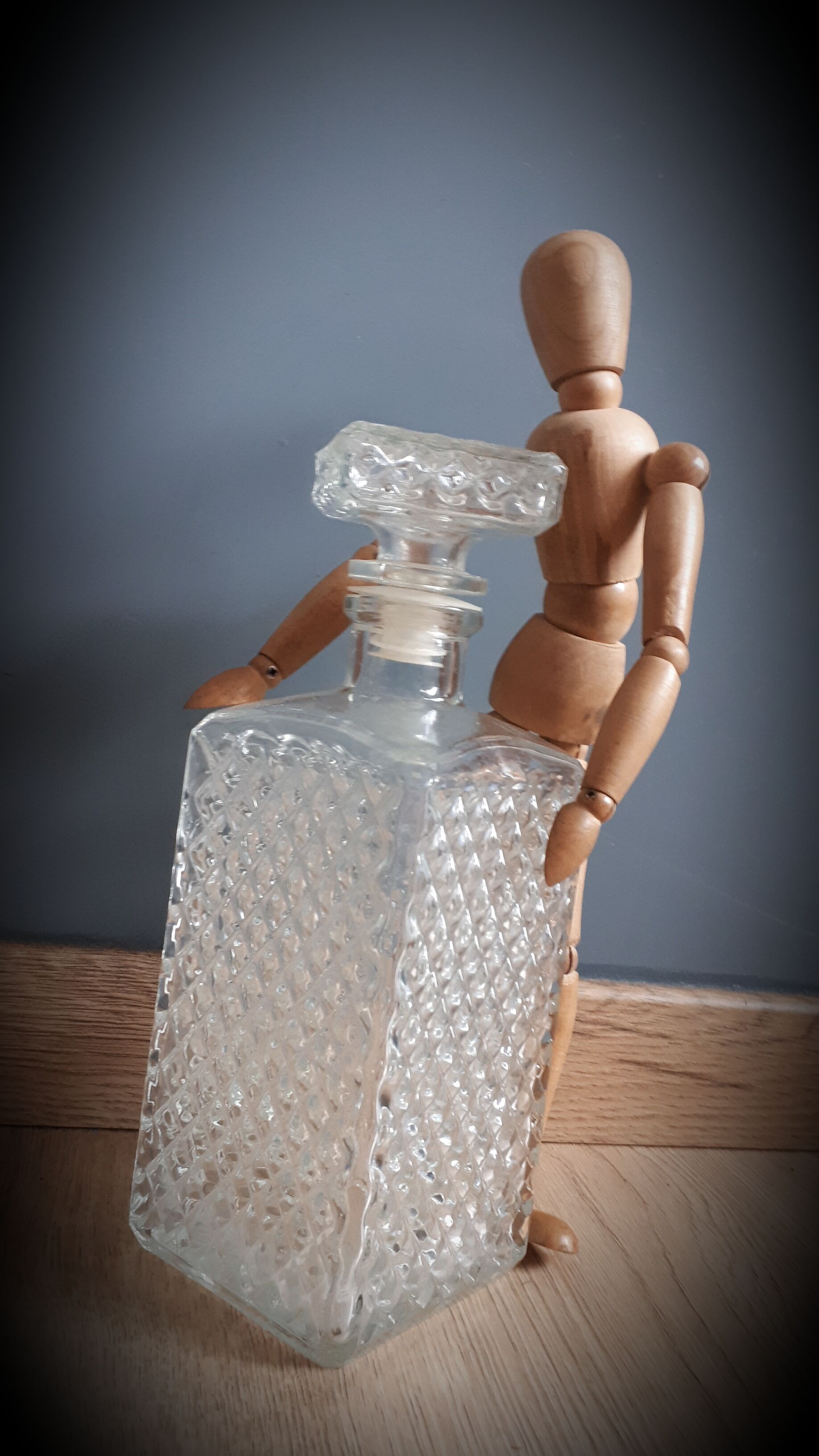 Carafe whiskey in chiselled glass