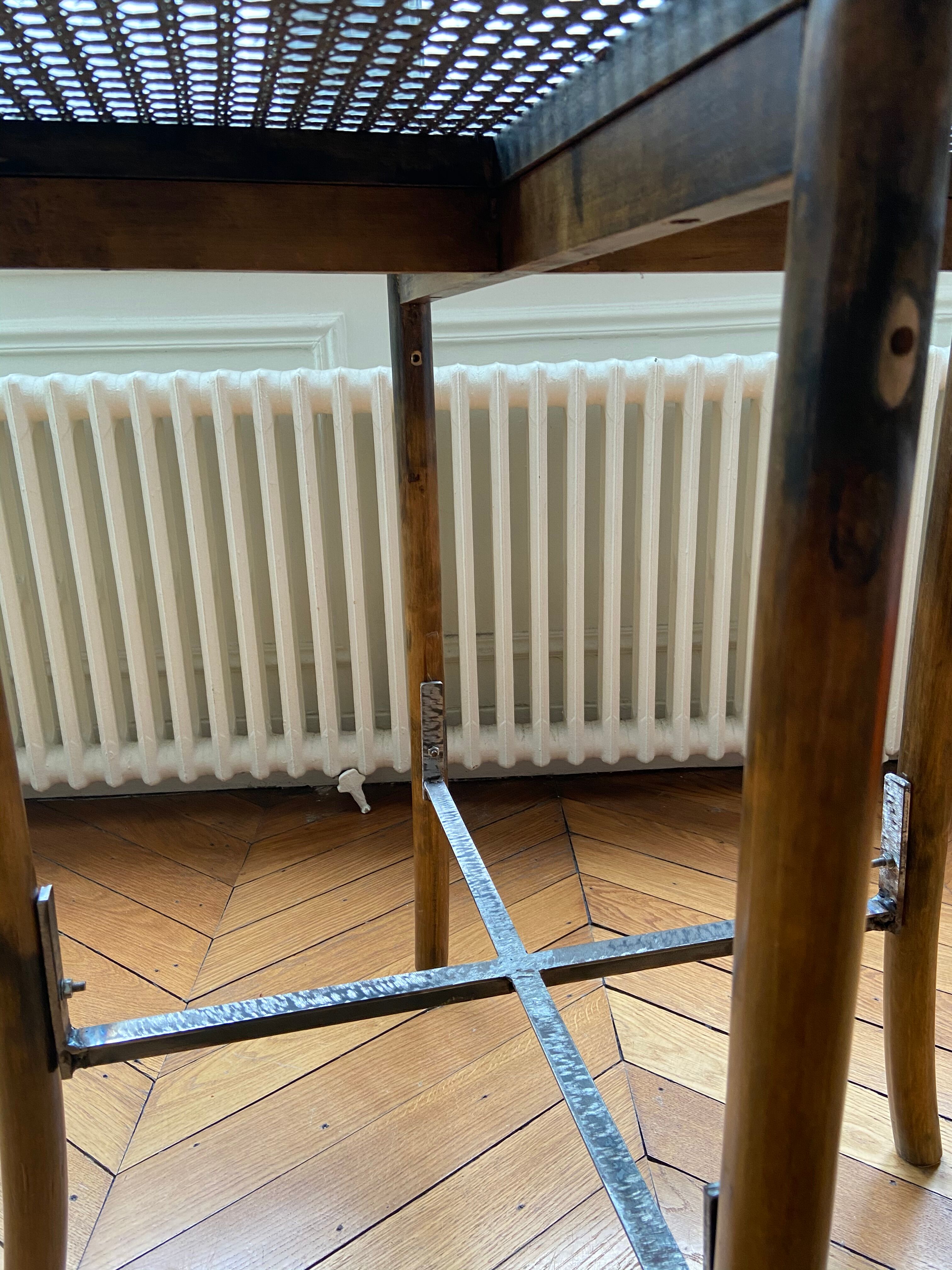 Roundtable in rattan and glass