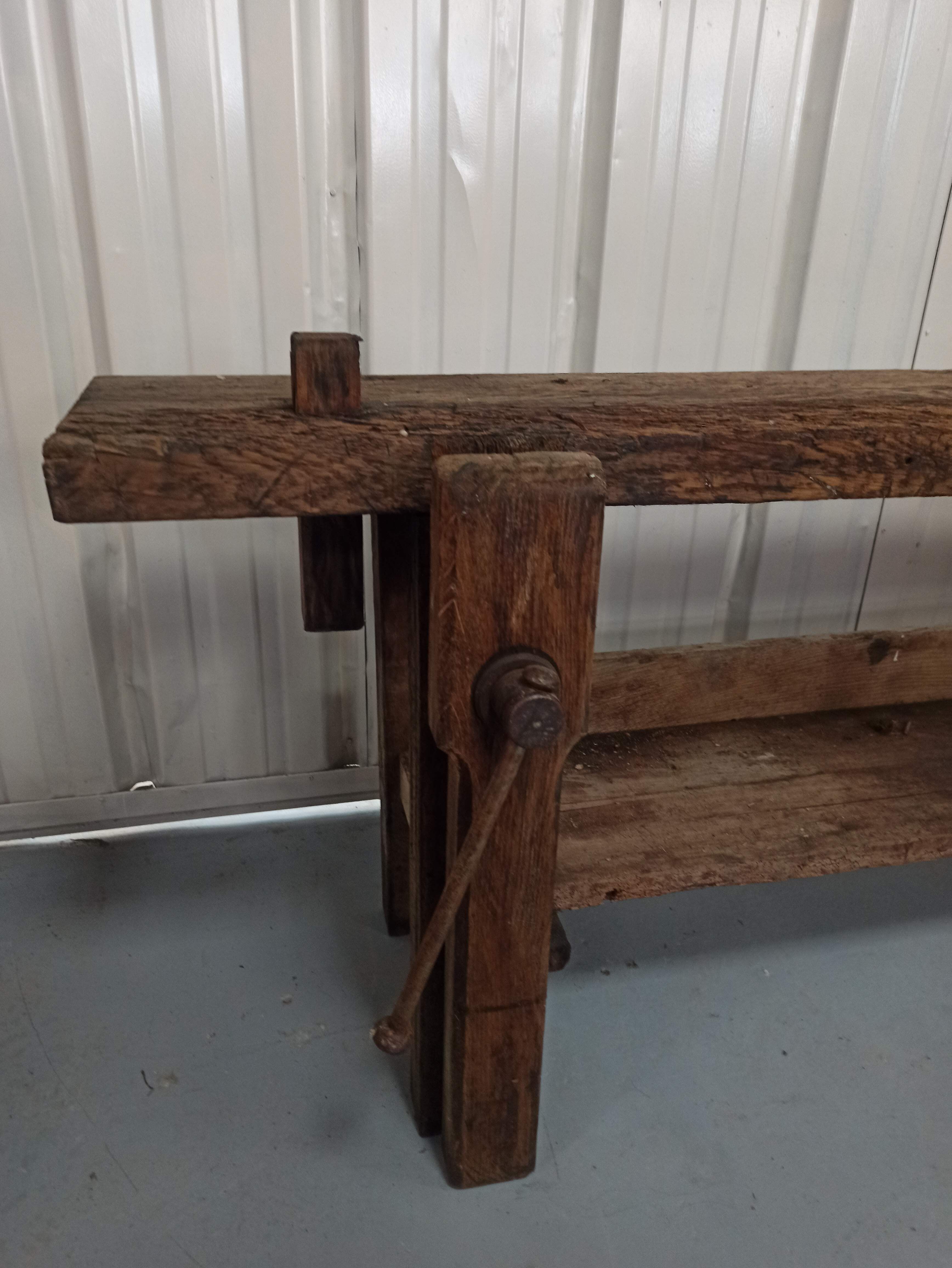 2m40 - Large old wooden workbench - vice - valet