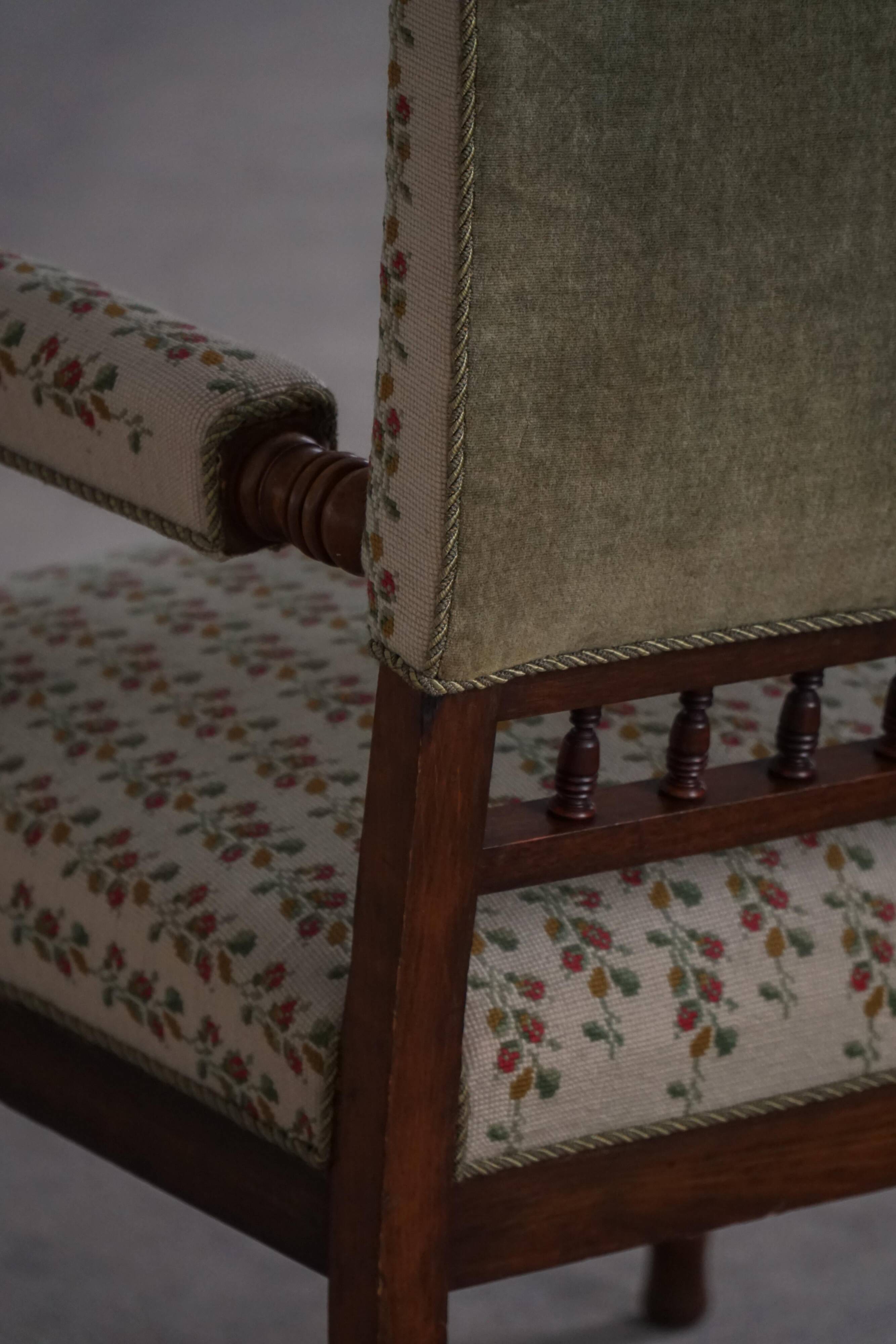 Fauteuil danois moderne en bois tourné avec tissu floral, début du XXe siècle