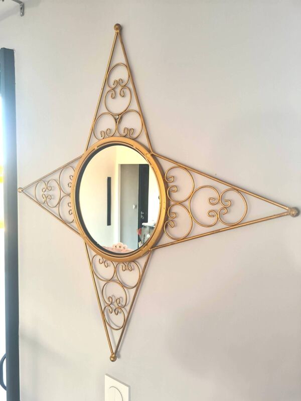 Miroir étoile doré en métal – décoration murale de charme
