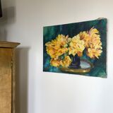 Table bouquet of yellow roses