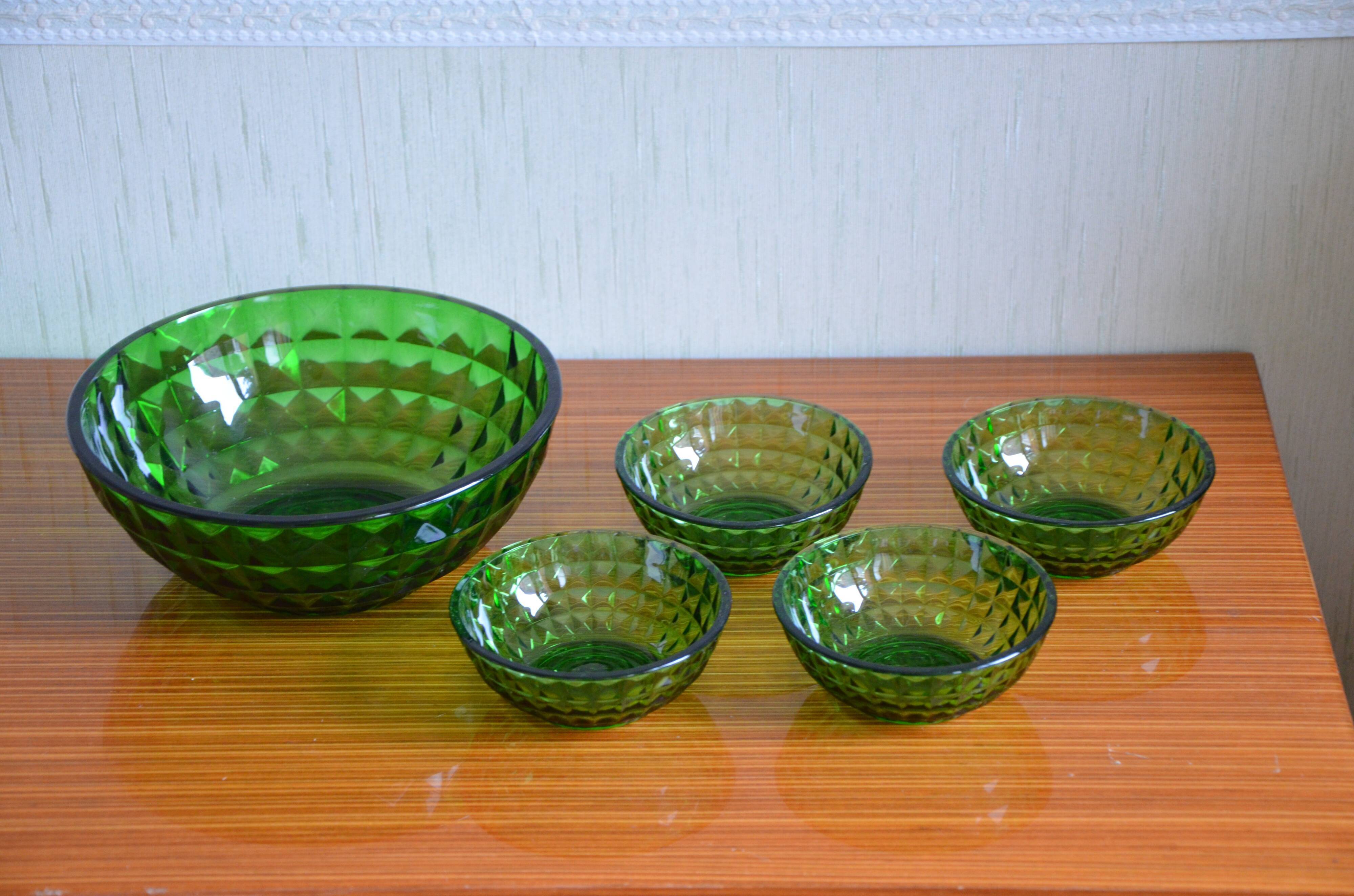 Lot of 4 cups and a green molded glass bowl