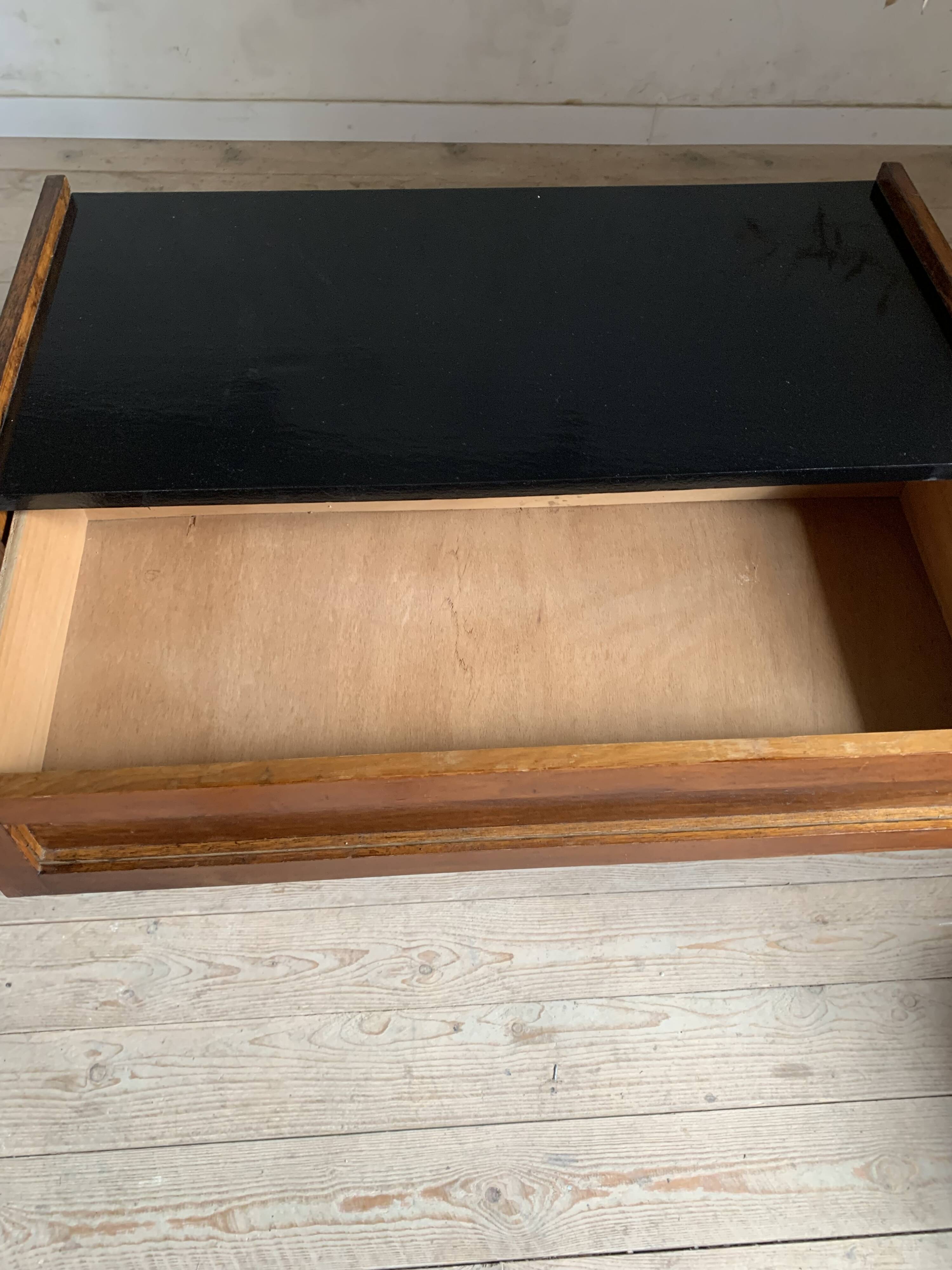 Commode vintage en chêne pieds compas