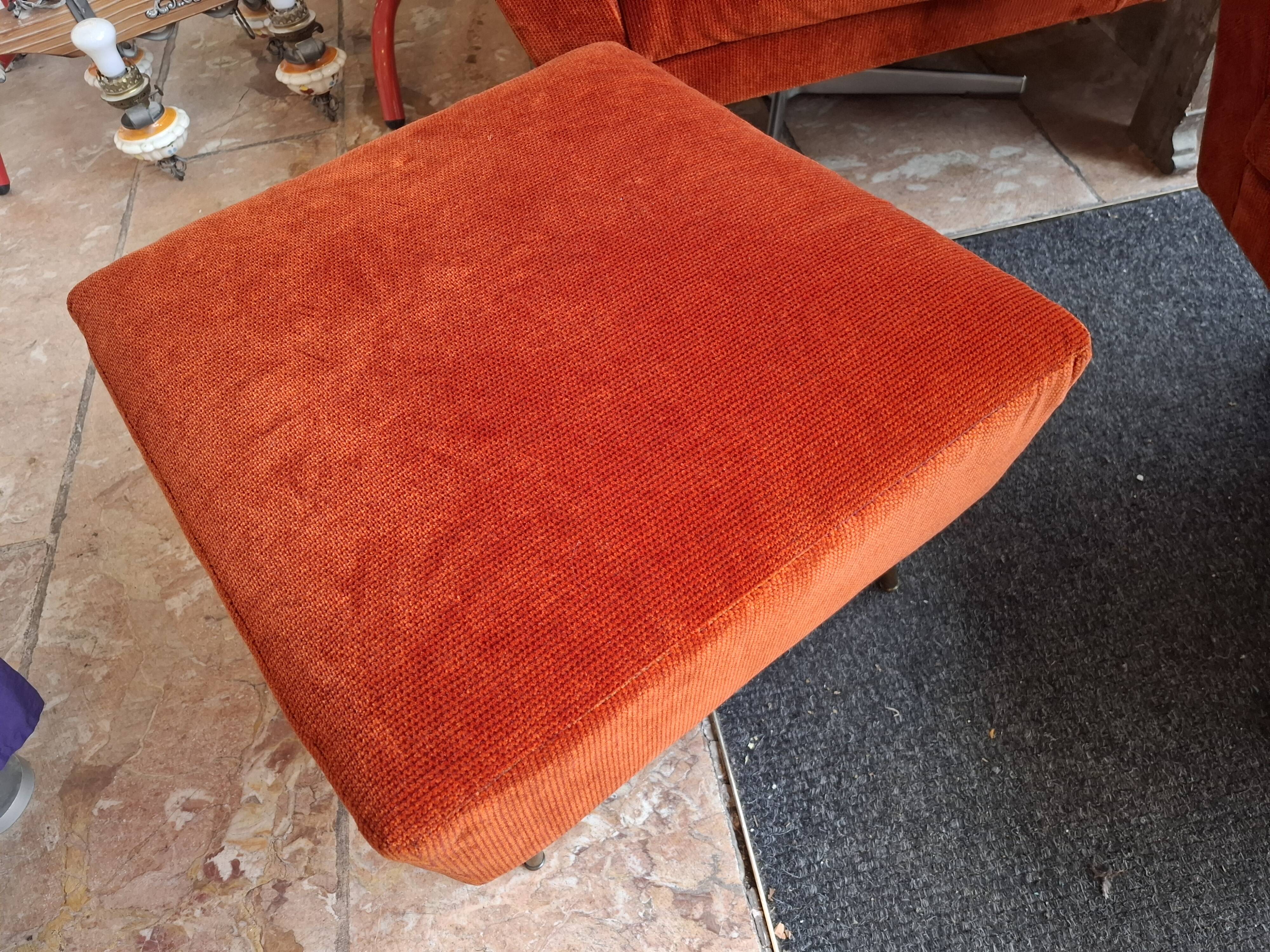 Lot of 2 armchairs and 1 ottoman.