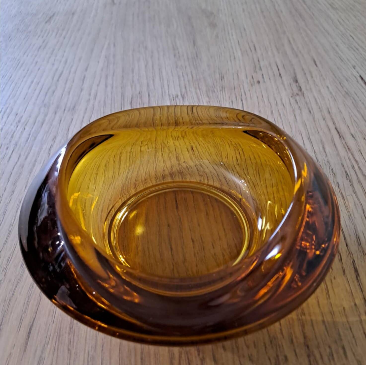 Amber glass ashtray or empty pocket