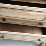 Neoclassical chest of drawers