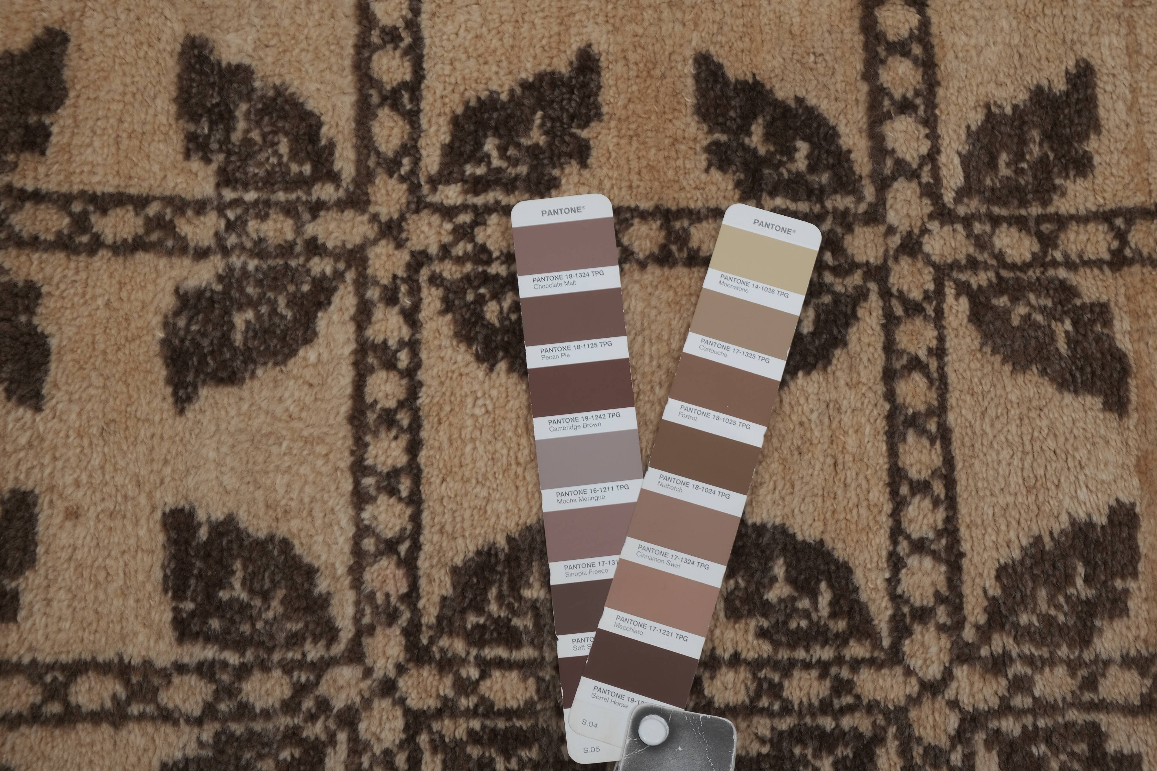 Vintage Turkish rug from Oushak, hand-woven 122x190 cm