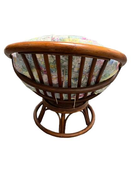 Rotating rattan armchair