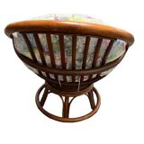 Fauteuil pivotant en rotin