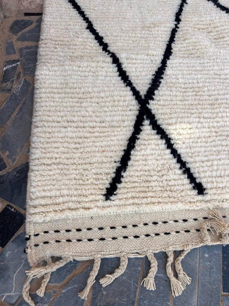 Handmade Moroccan rug, authentic Berber rug, 150/250cm.