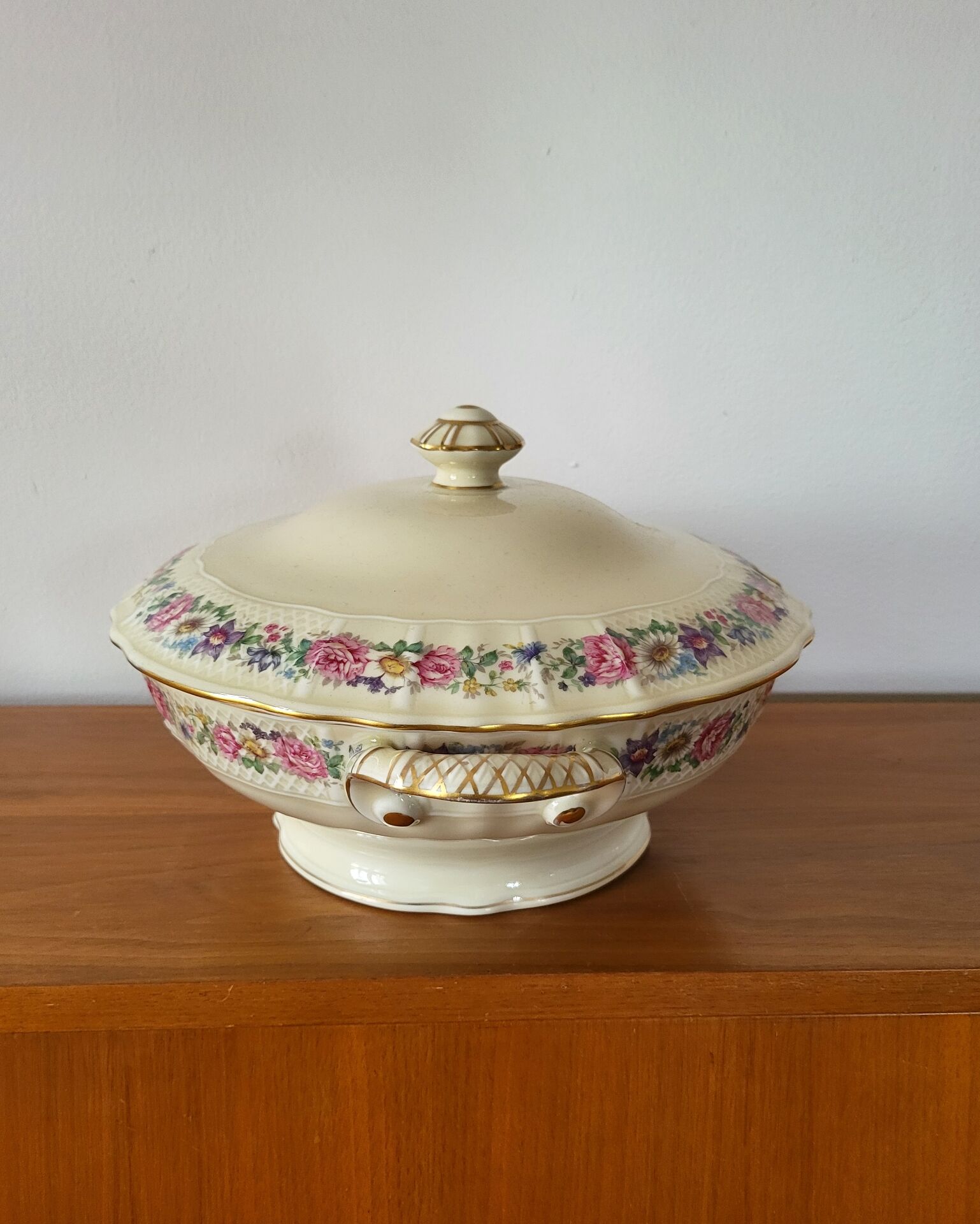 Limoges Bernardaud Soup Tureen in Porcelain