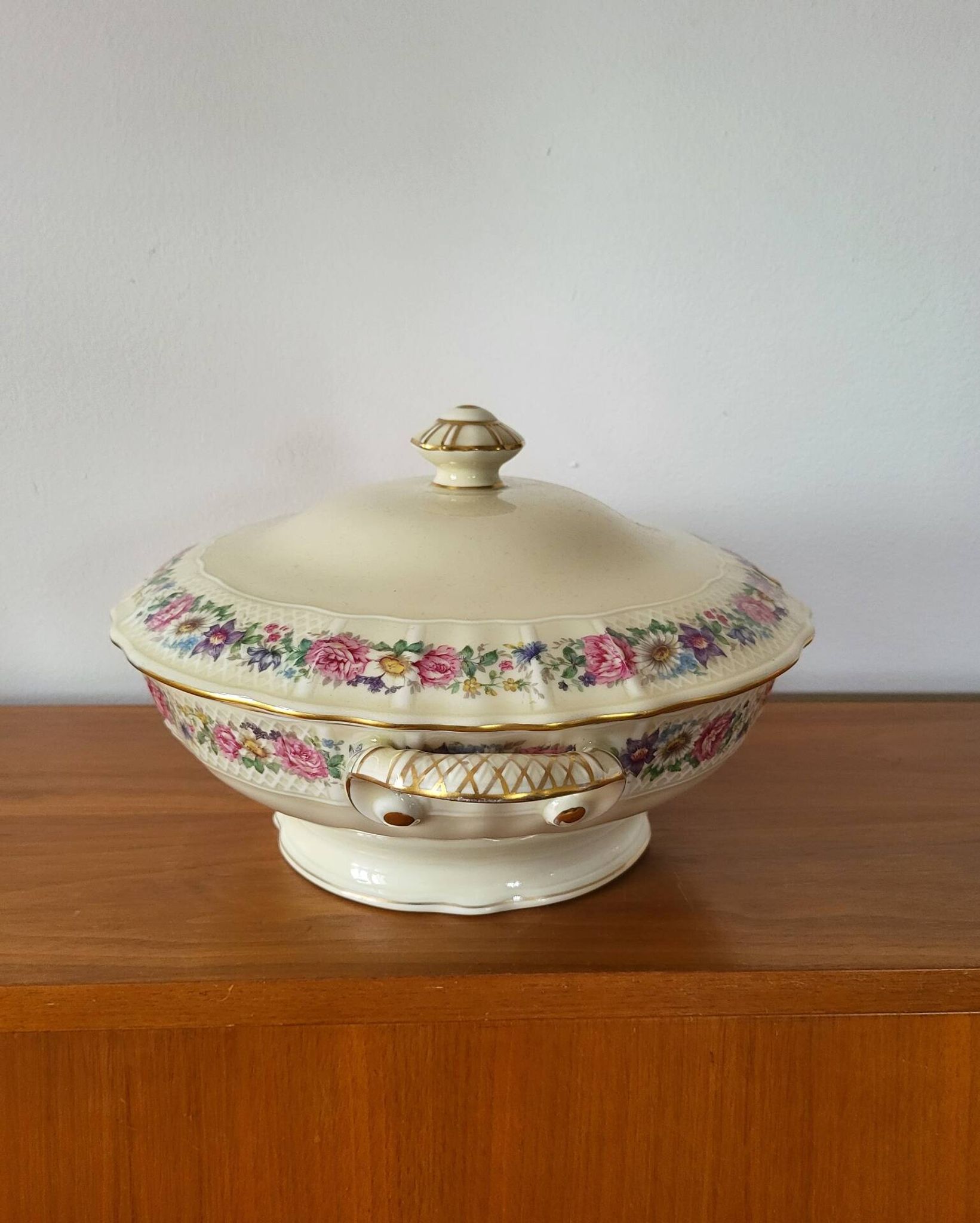Limoges Bernardaud Soup Tureen in Porcelain