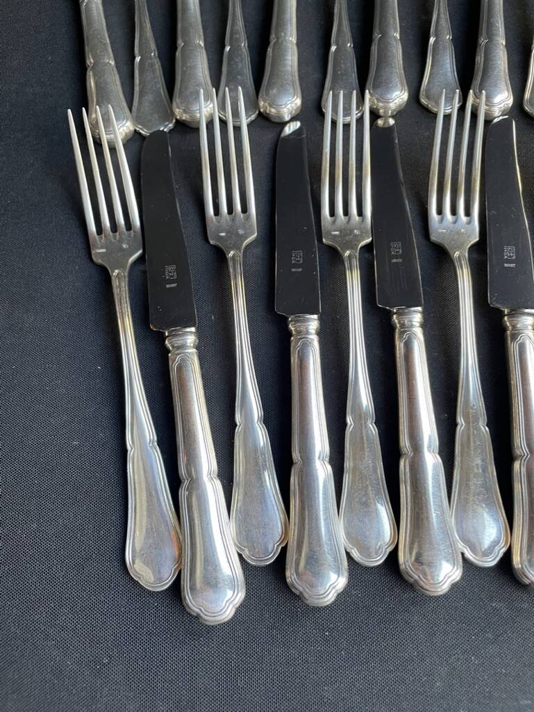 12 Forks and 12 cheese or dessert knives – Orfèvrerie Perrin Paris