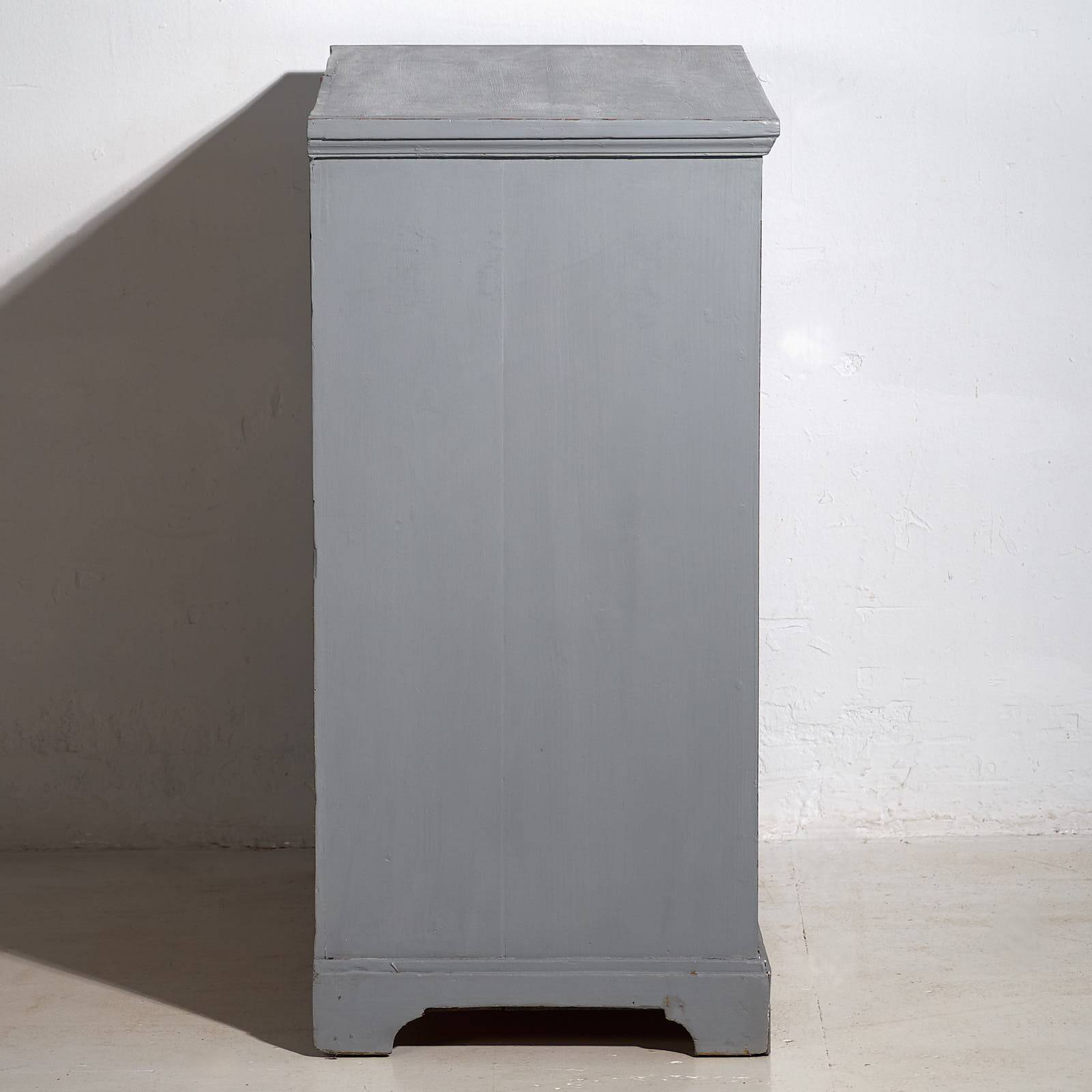 Small antique two-door chest of drawers (circa 1920) #14