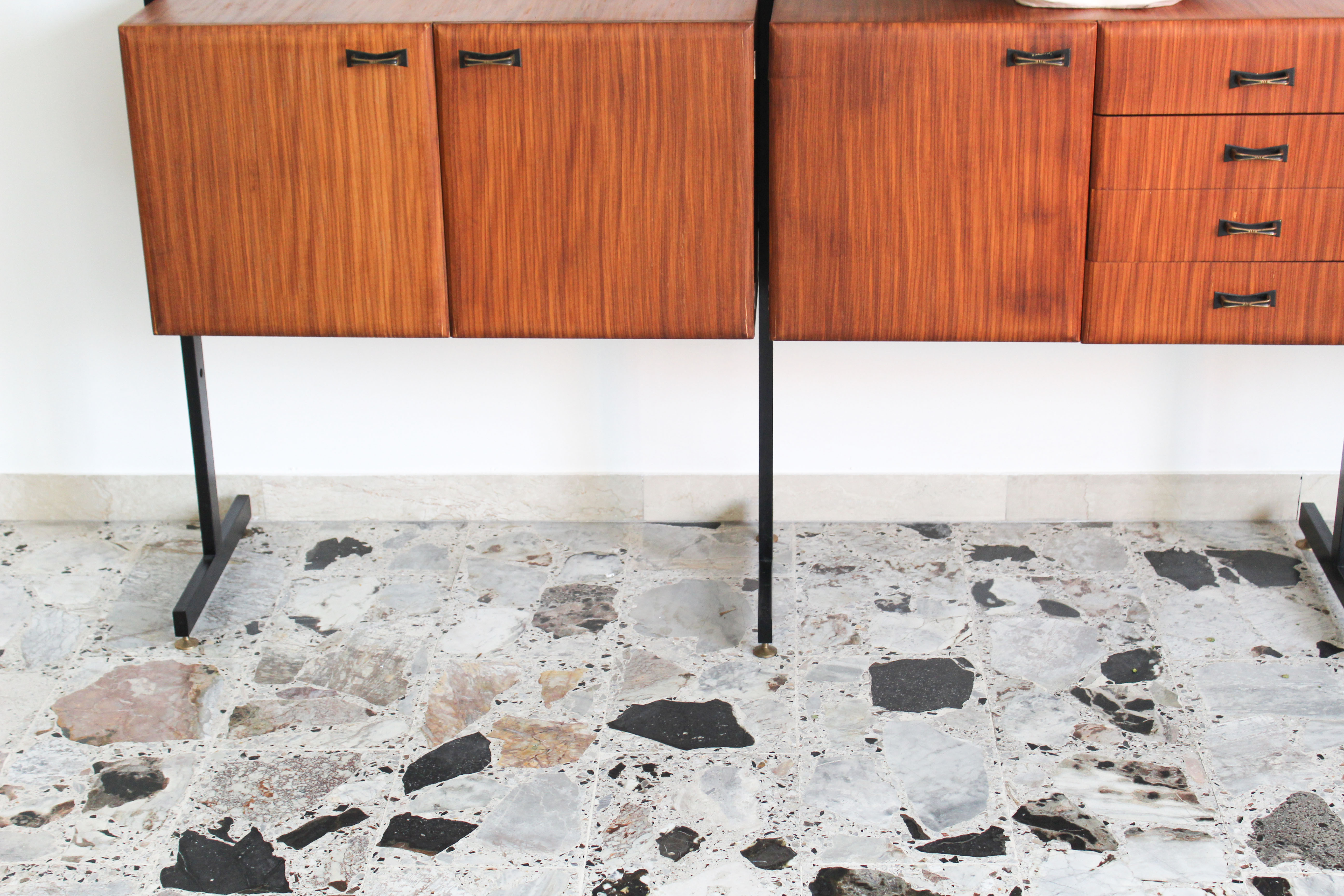 Bookcase in slab wood and black metal, Italy 50s