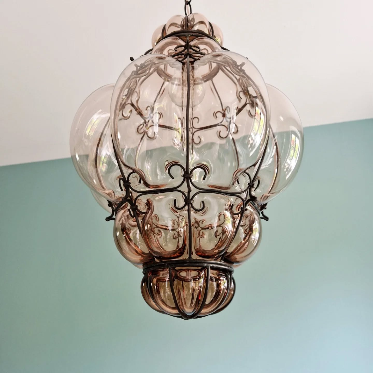 Large Venetian suspension in smoked blown Murano glass, mid-20th century.