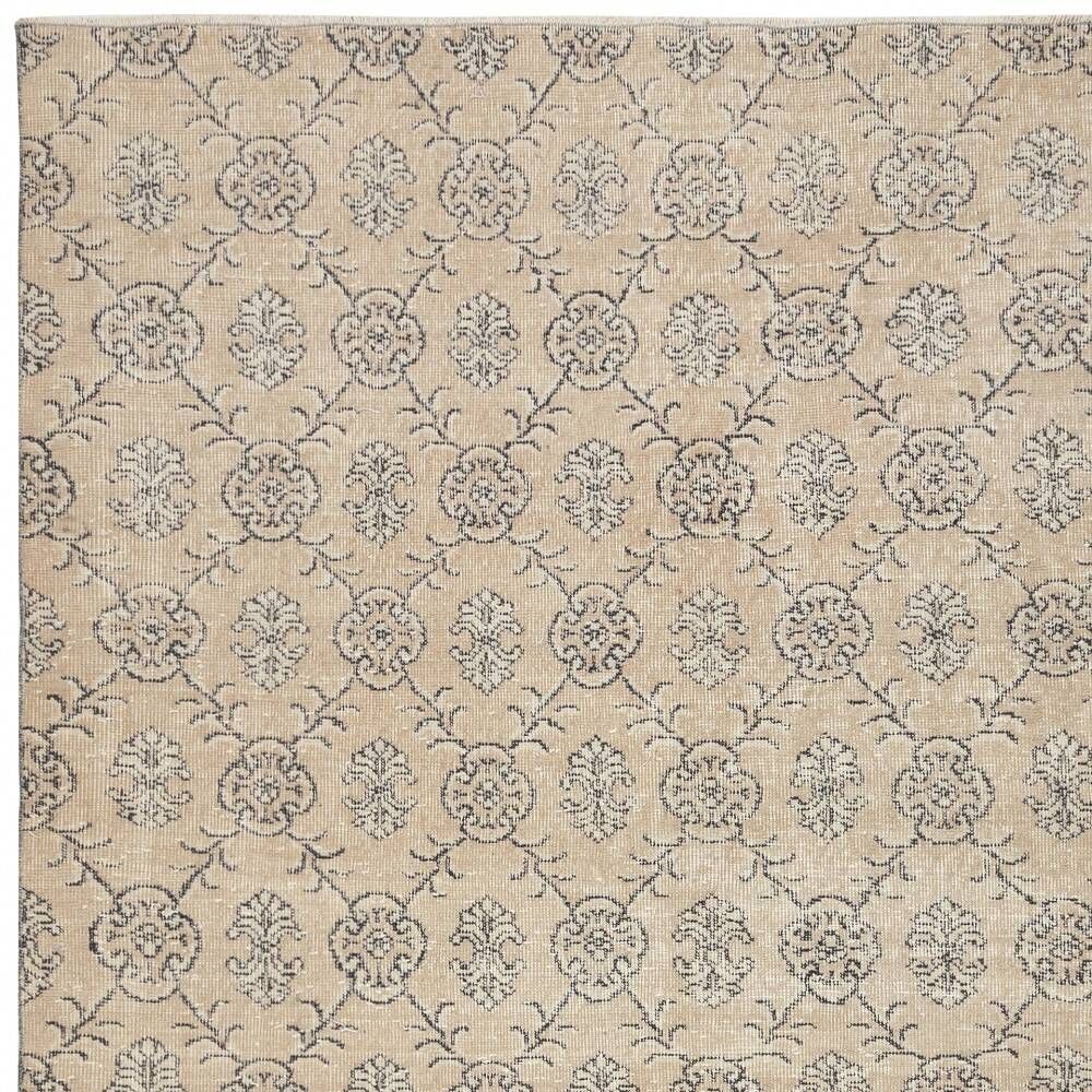 Vintage Turkish Handknotted Wool Rug. Floral Patterned Area Carpet for Cozy Farmhouse Interiors