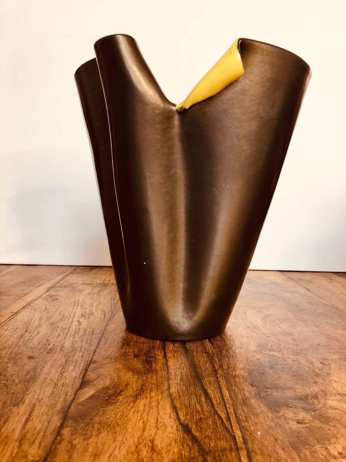 Large Vase Signed Elchinger. Black and yellow in free form. 1950s