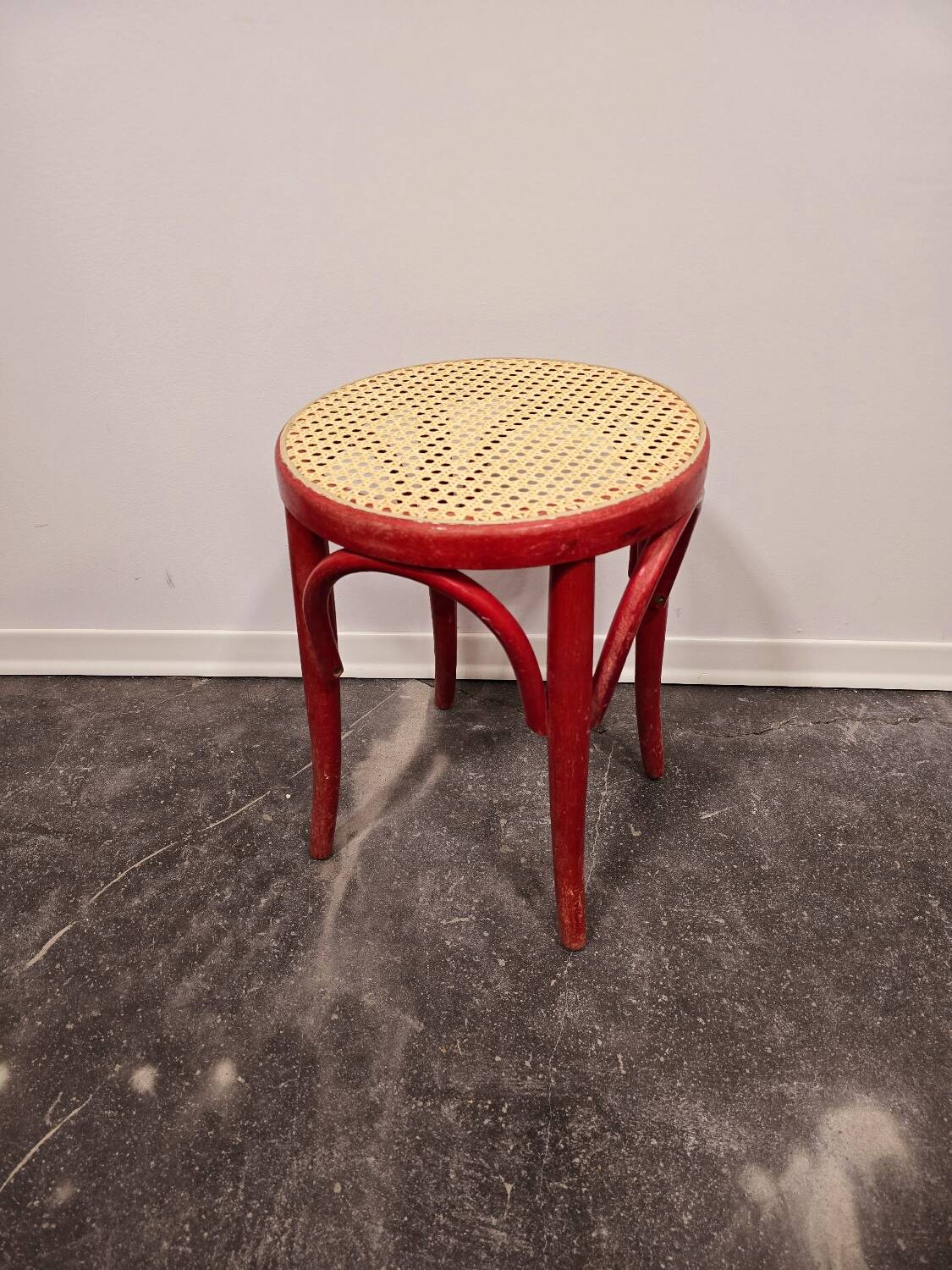Tabouret craie rouge années 50