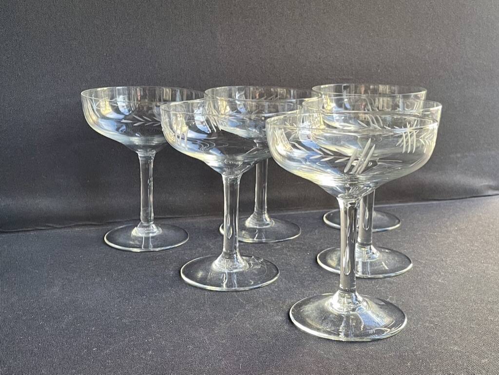 6 Champagne glasses – Cut crystal