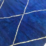 Tapis berbère beni ouarain bleu majorelle à losanges écrus 290x202m