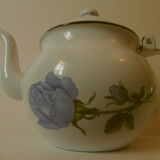 Teapot or coffee maker in old enamelled sheet metal