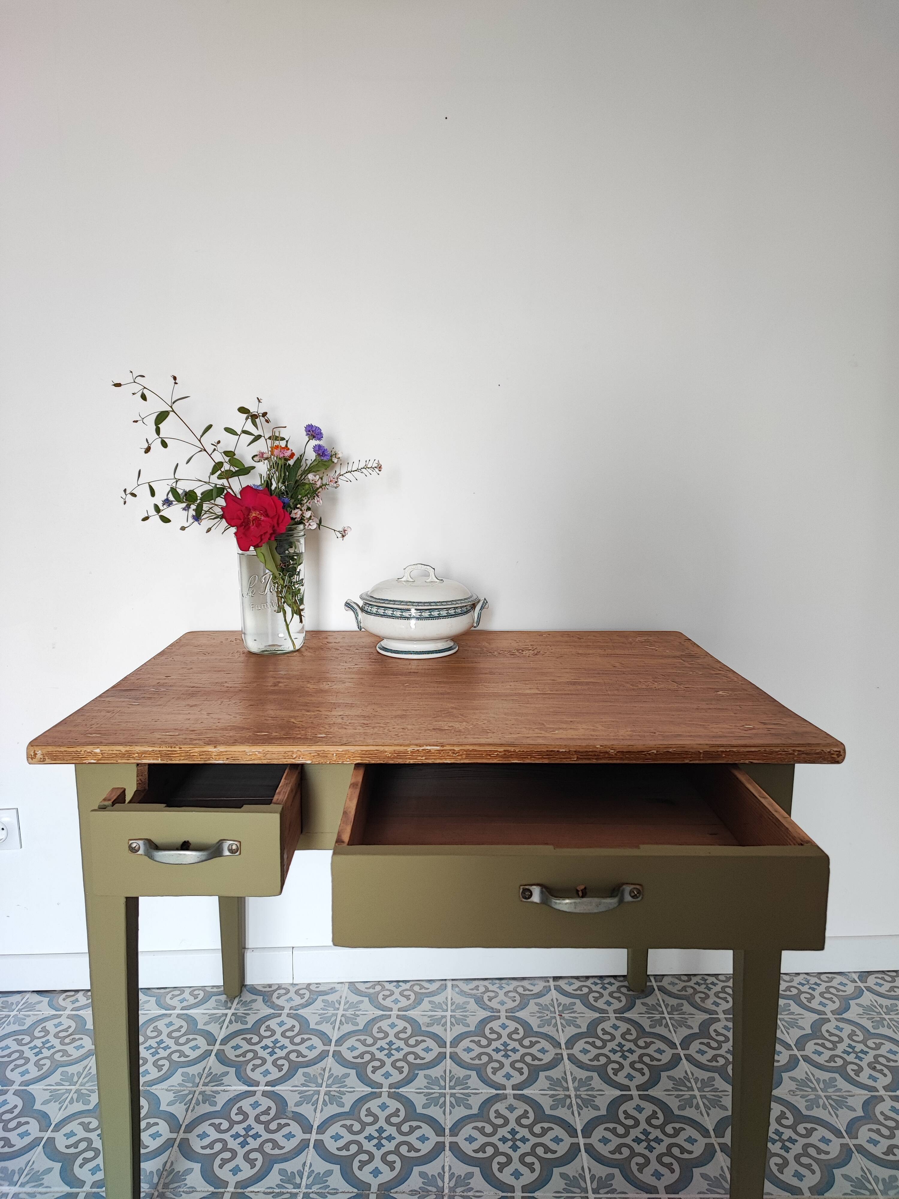 Khaki farm table
