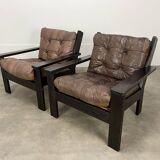 Living room sofa and brutalist armchairs in leather and wood, 70s, chalet style