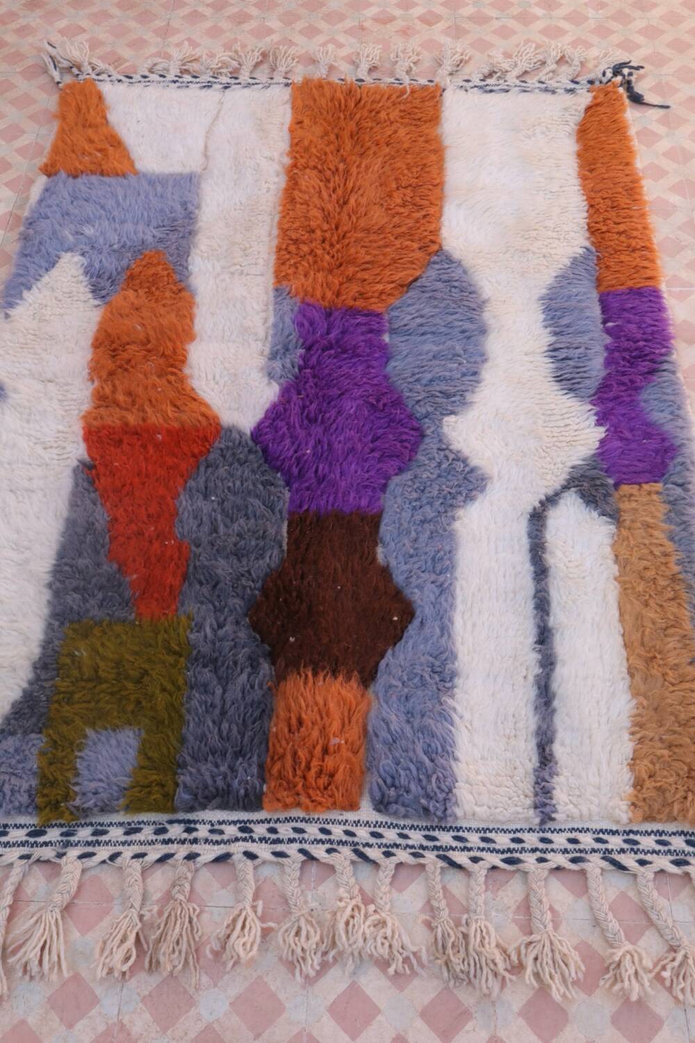 Tapis berbère marocain multicolore moderne
