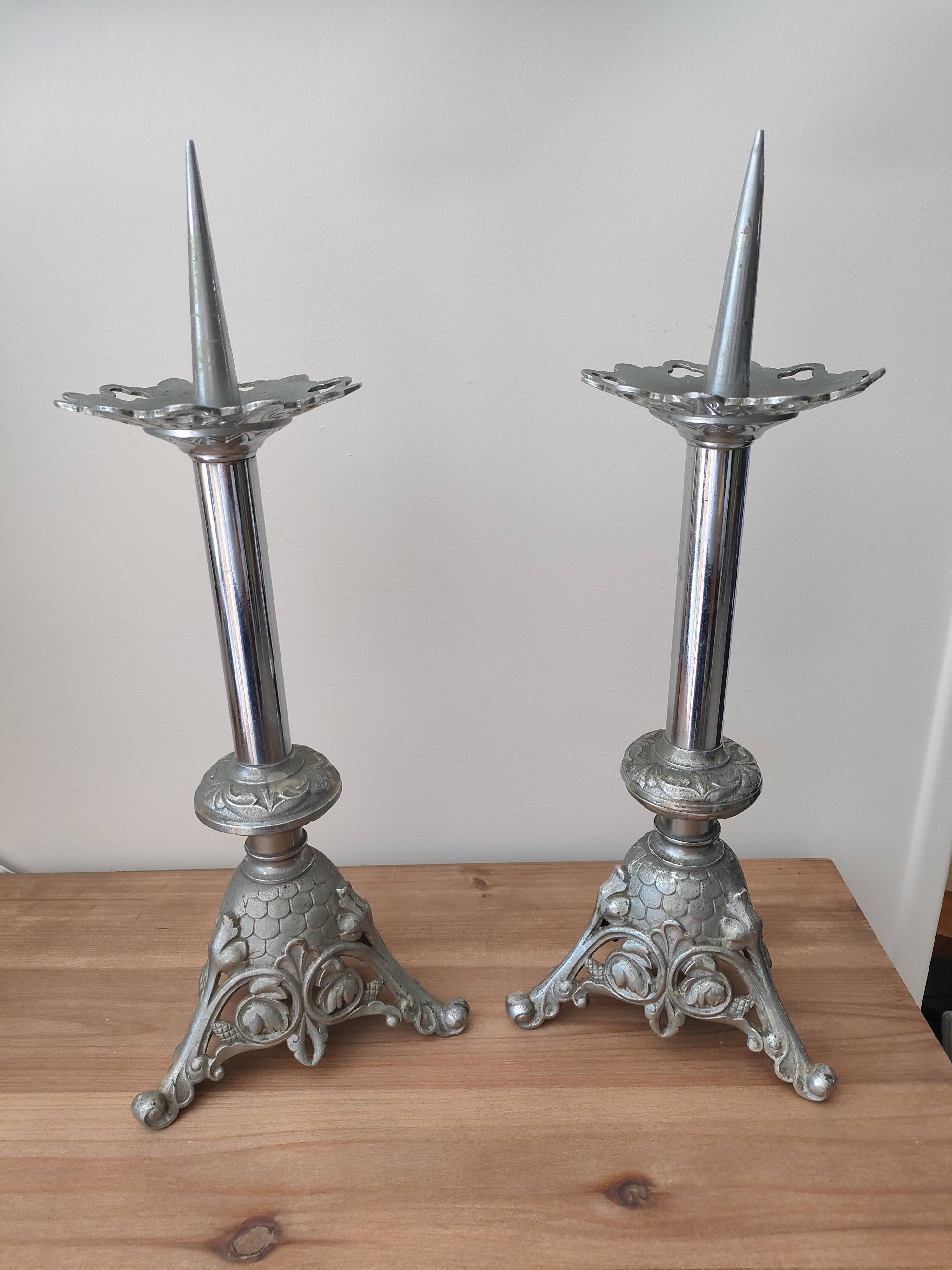Pair of silver-plated candlesticks from the 19th century.