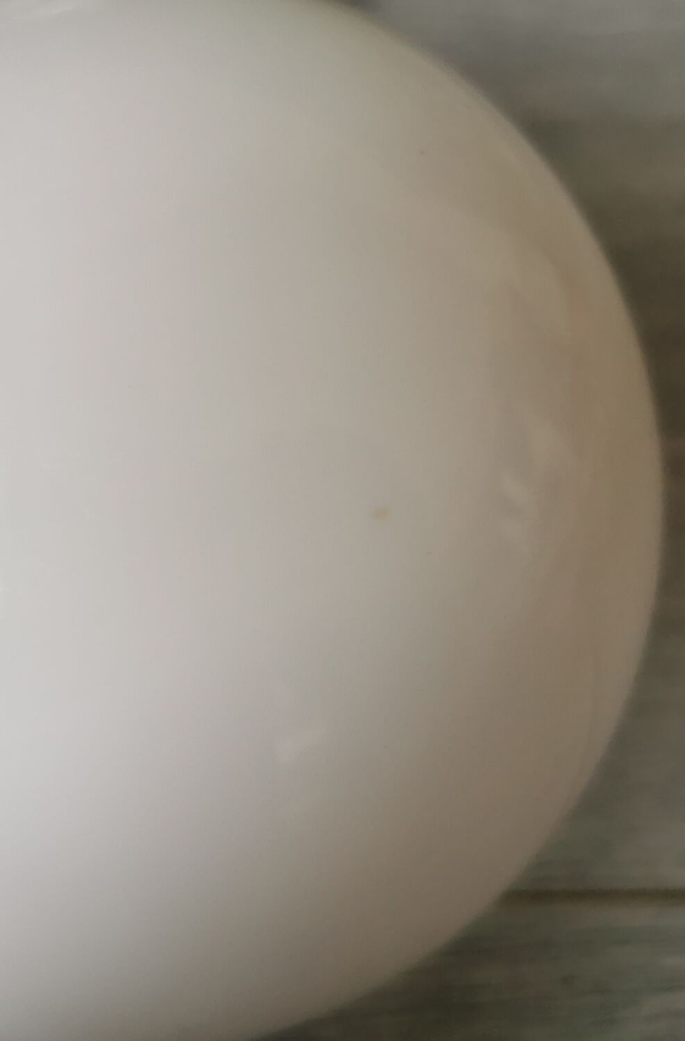 White ceramic hand wall lamp
