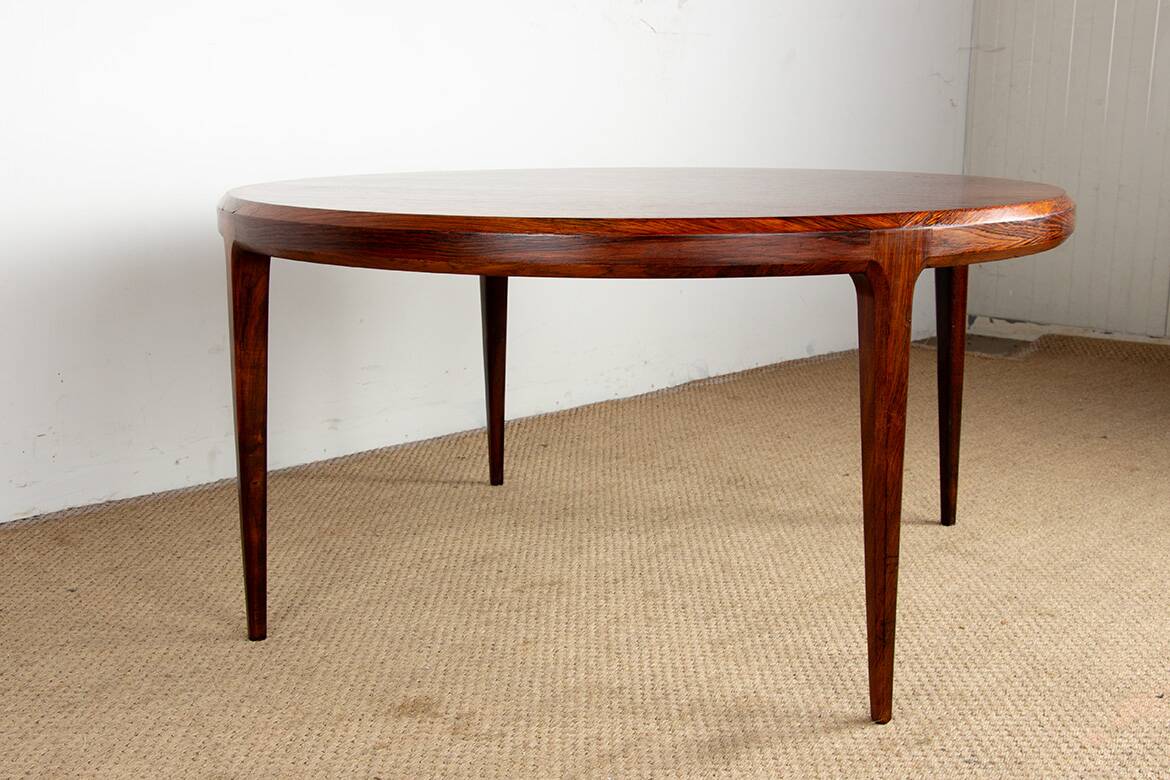 Danish round rosewood coffee table model 283 by Johannes Andersen.