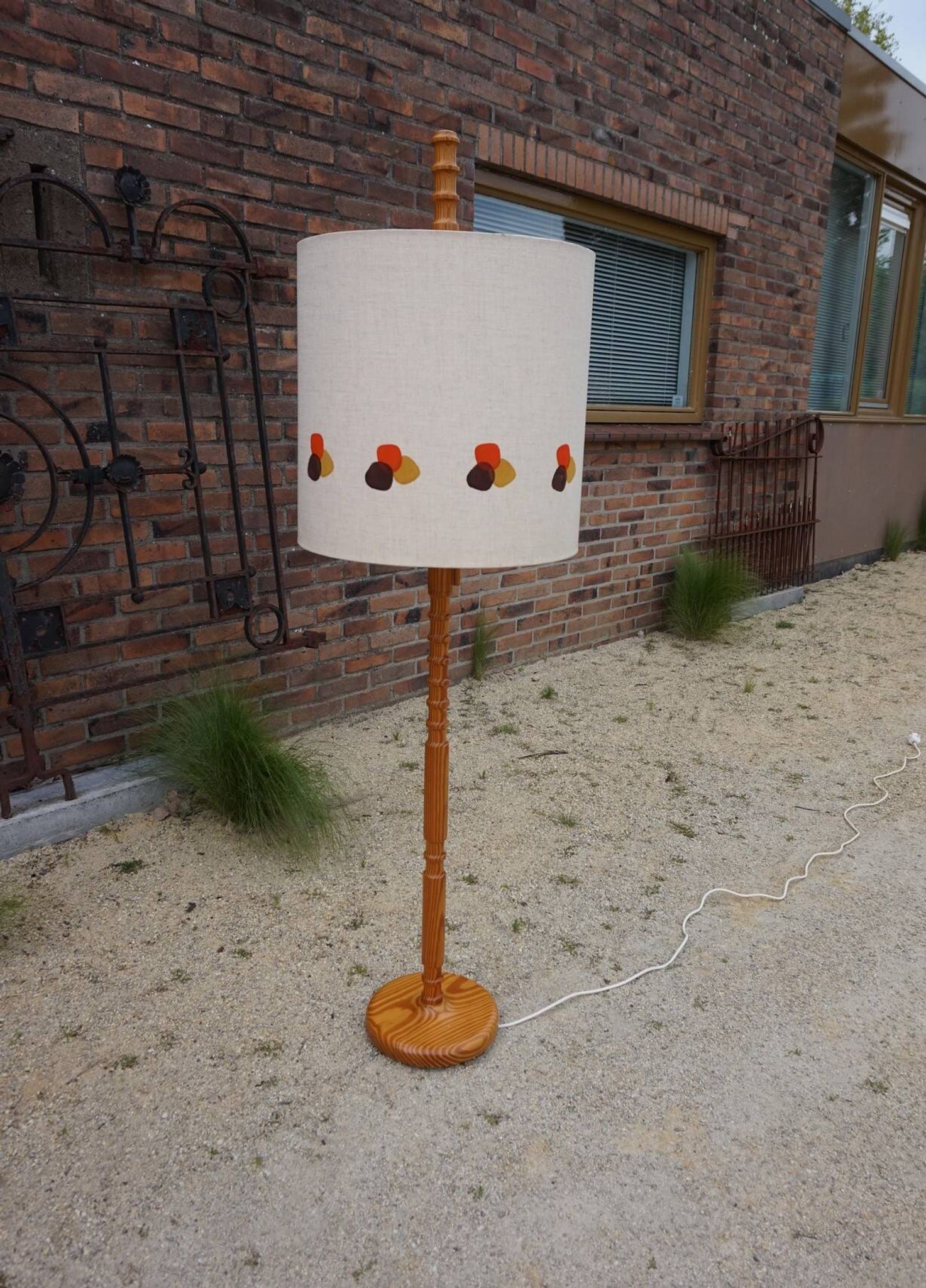 Lampadaire en pin scandinave du milieu du siècle par Temde, années 1960