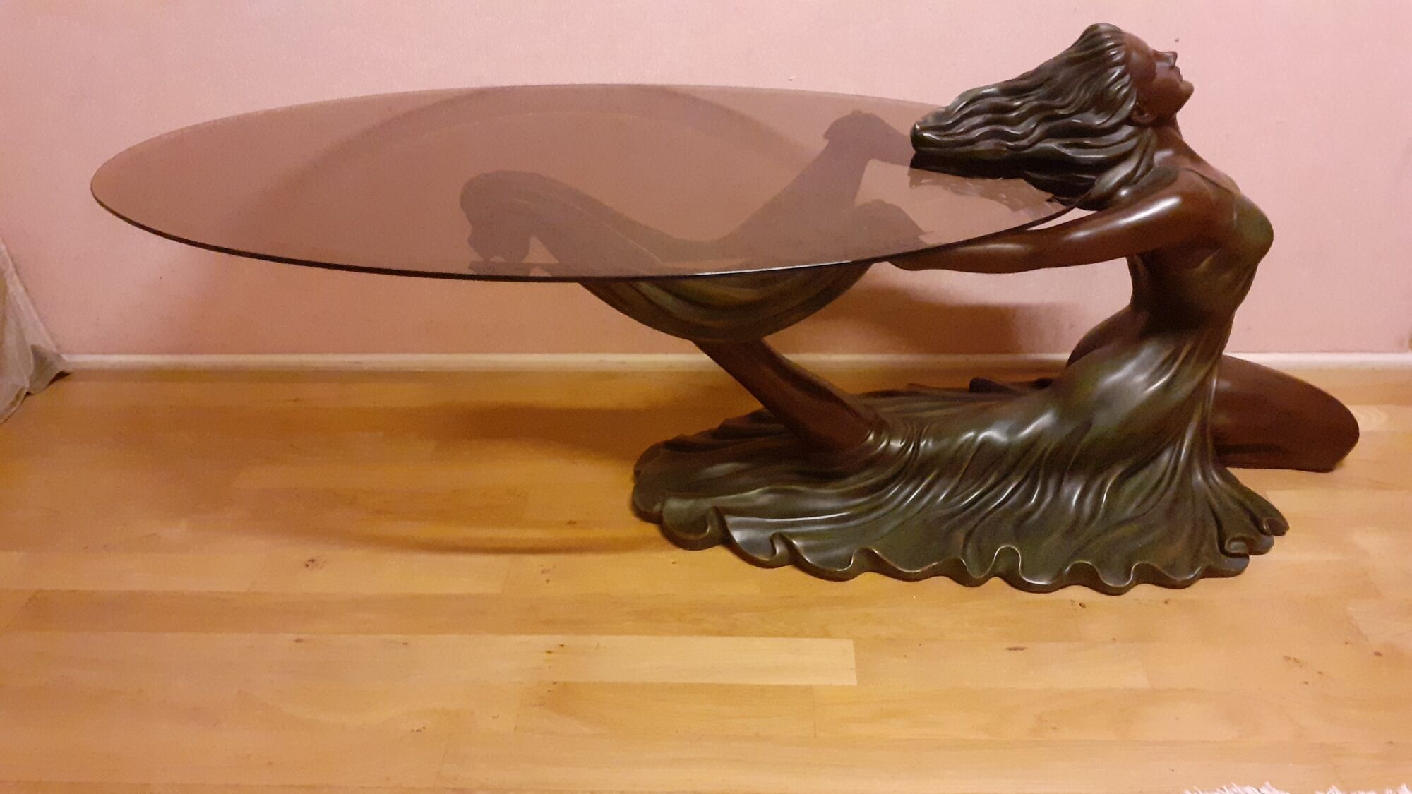 Coffee table, young woman in resin, smoked and beveled glass