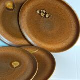 Quatre assiettes de potier en grès émaillé vintages