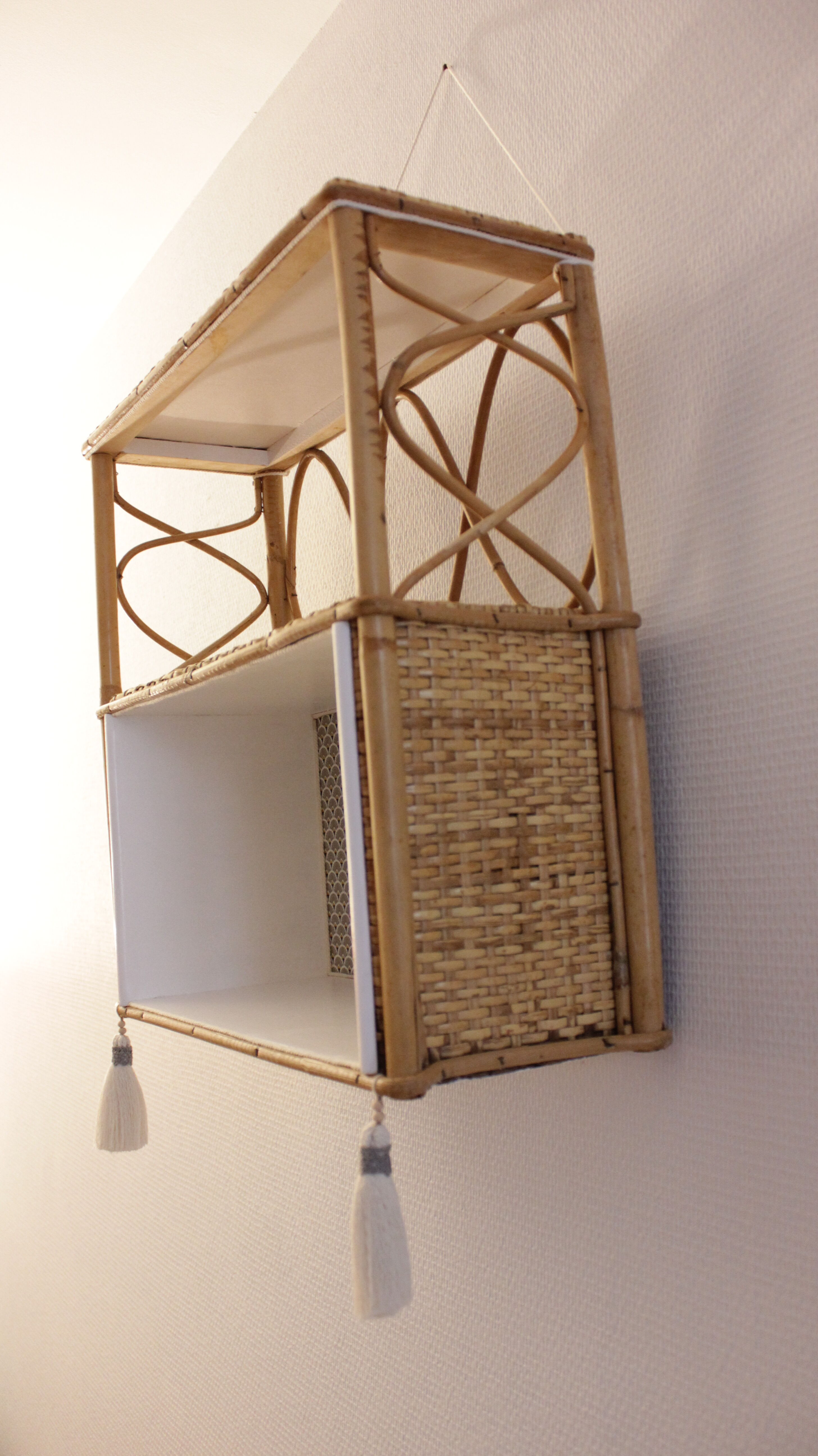 Rattan and bamboo shelf Years 60-70 revamped