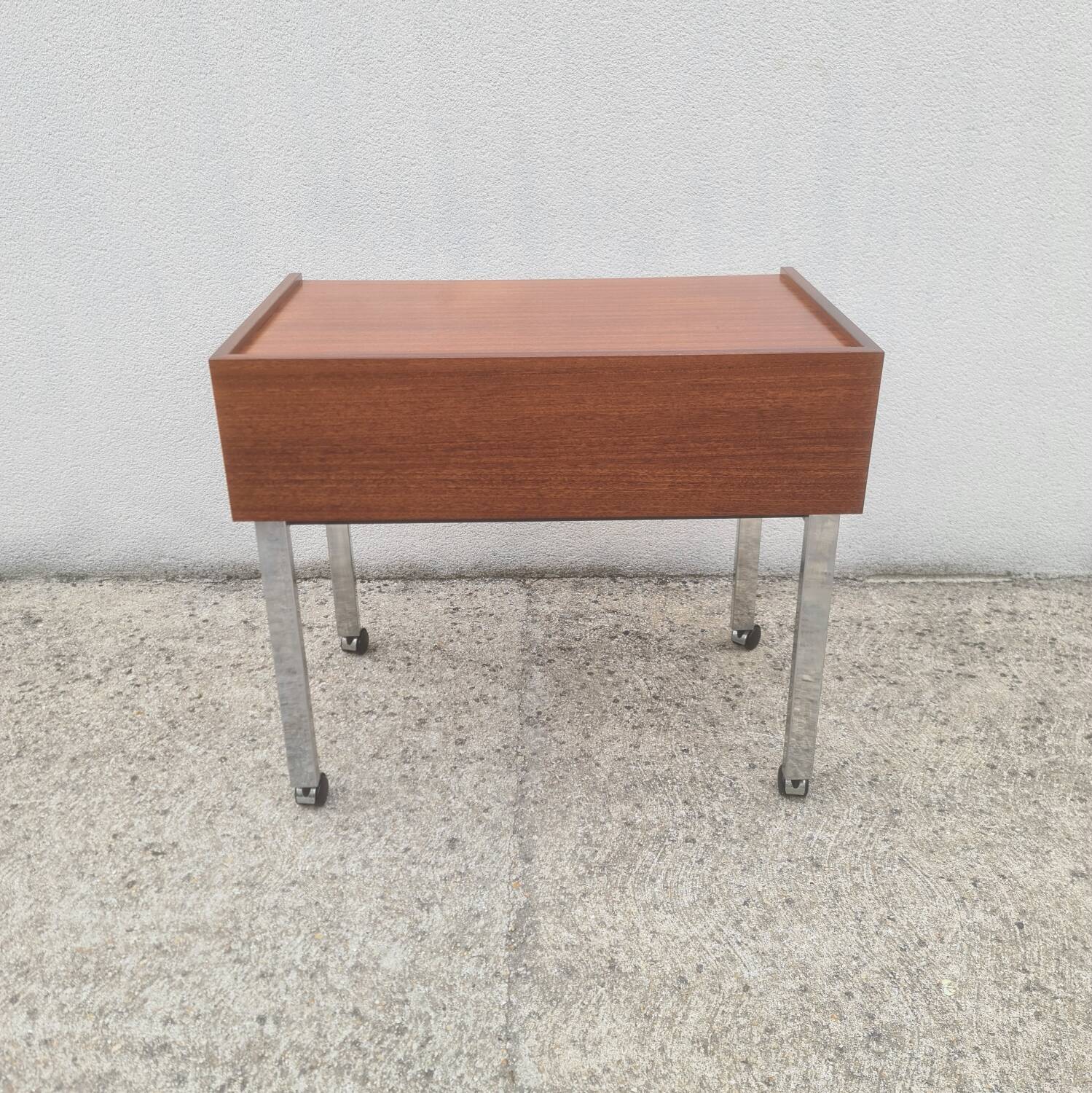 Meuble Hi-fi, desserte, d'appoint sur roulettes, teck vintage 1960