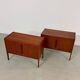 2x Teck Kai Kristiansen à côté des armoires années 1960