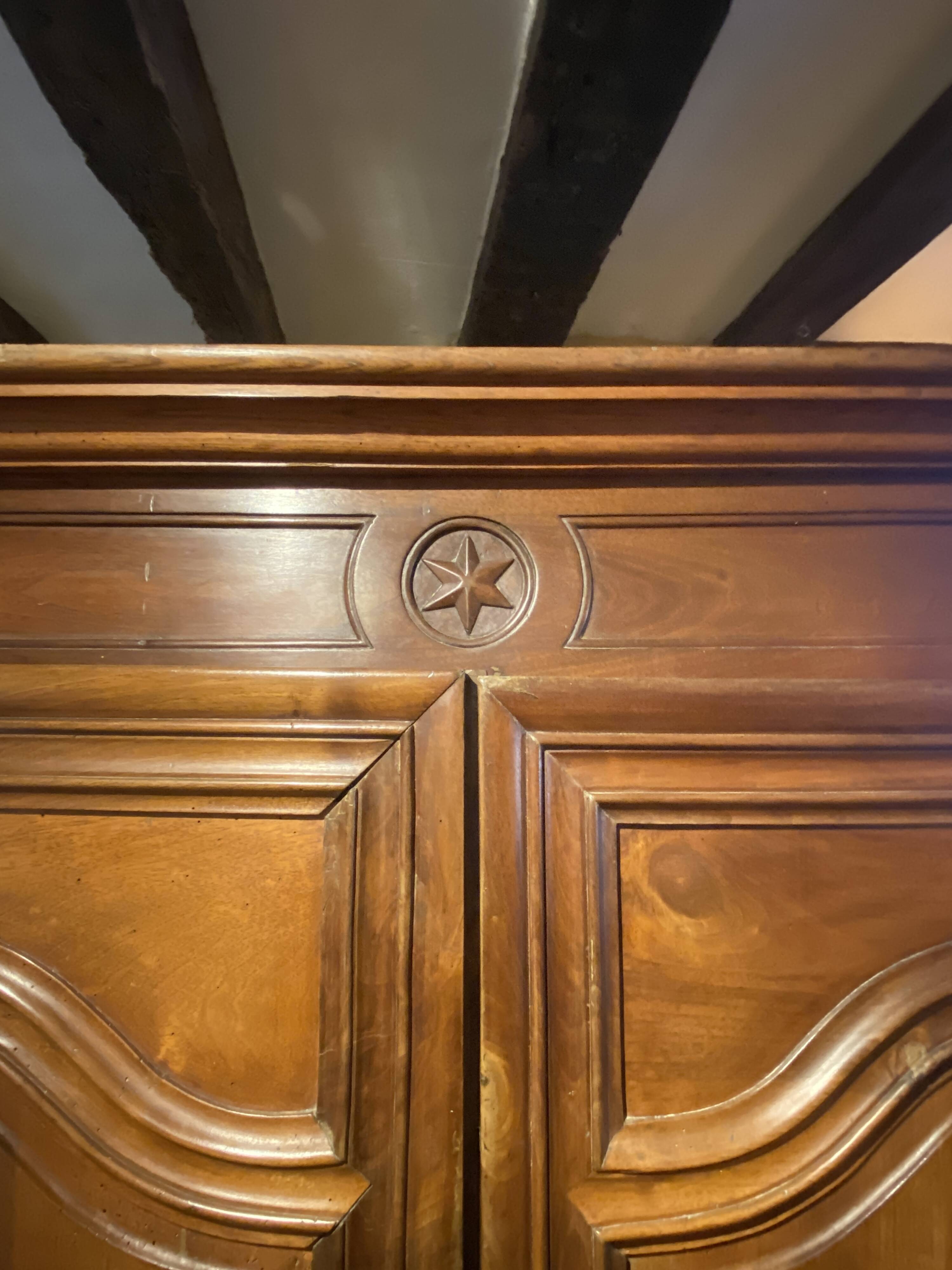 Solid wood wardrobe, country style