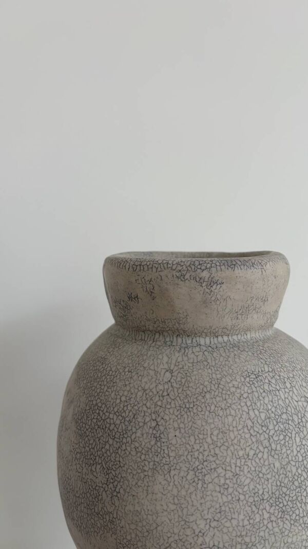 Vase en céramique craquelé
