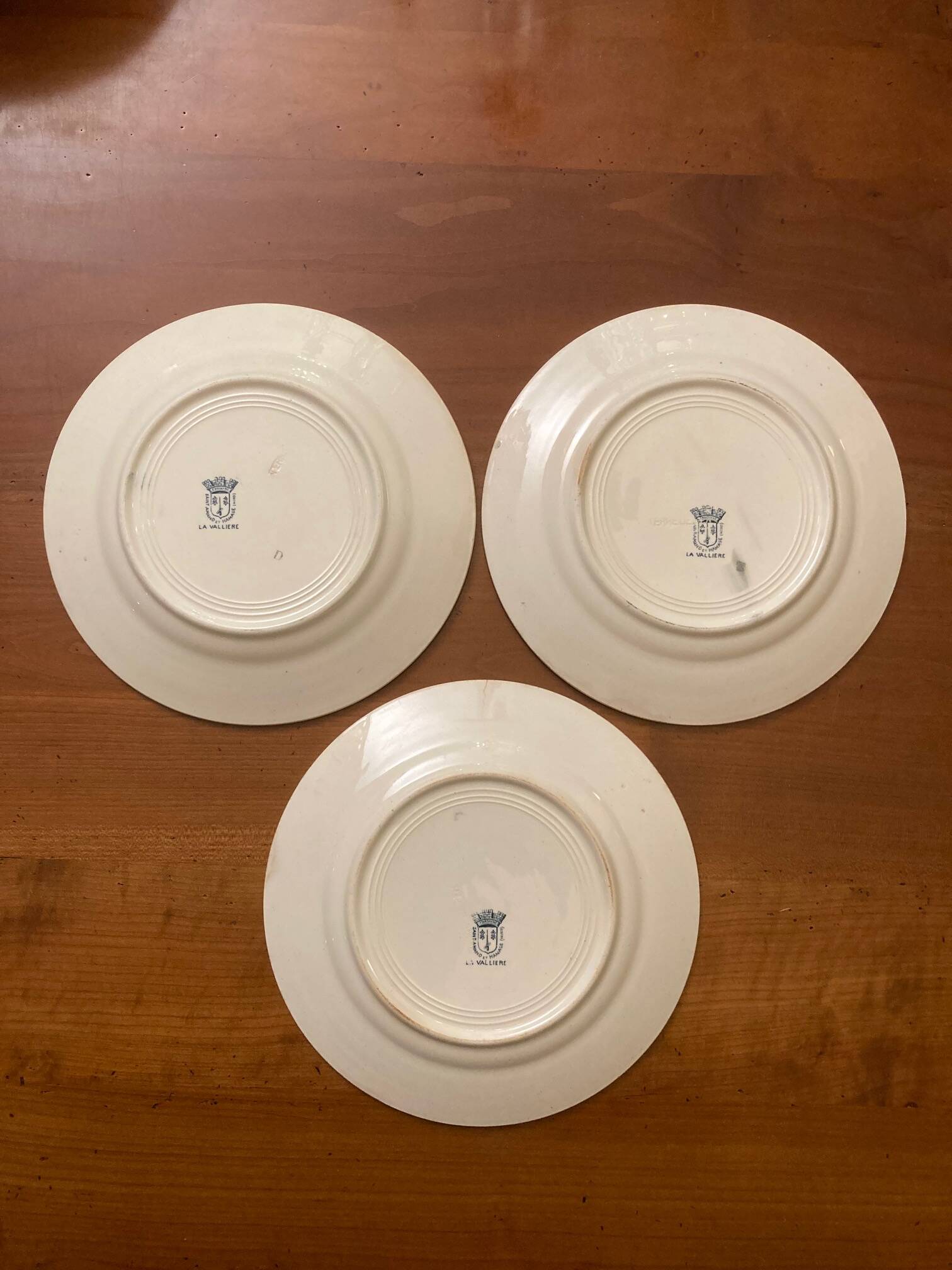 3 Flat plates, iron earth, old with blue decoration