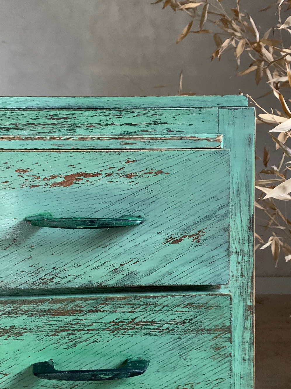 Vintage patinated splayed leg chest of drawers