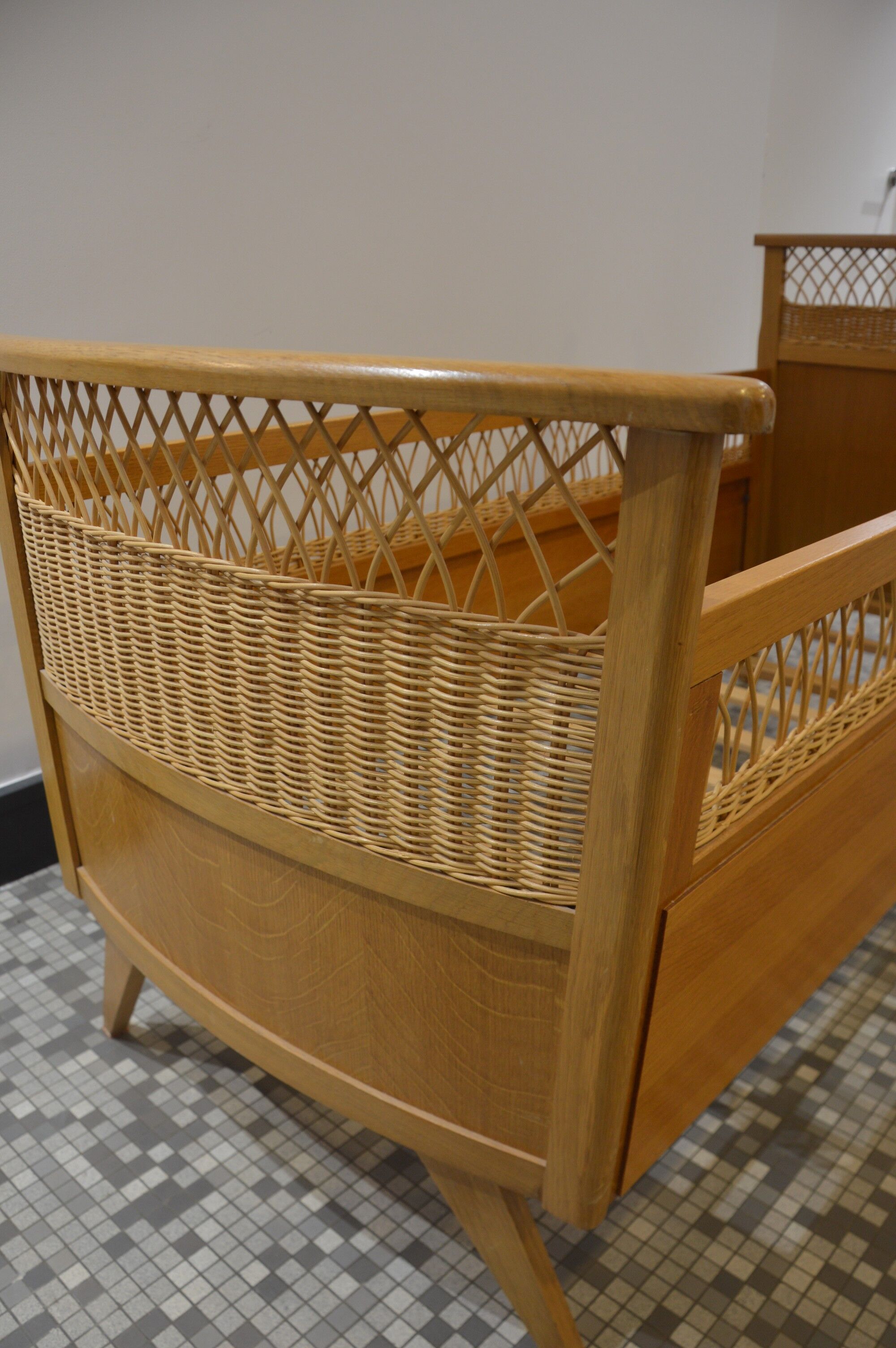 Child's bed in rattan of the years 50