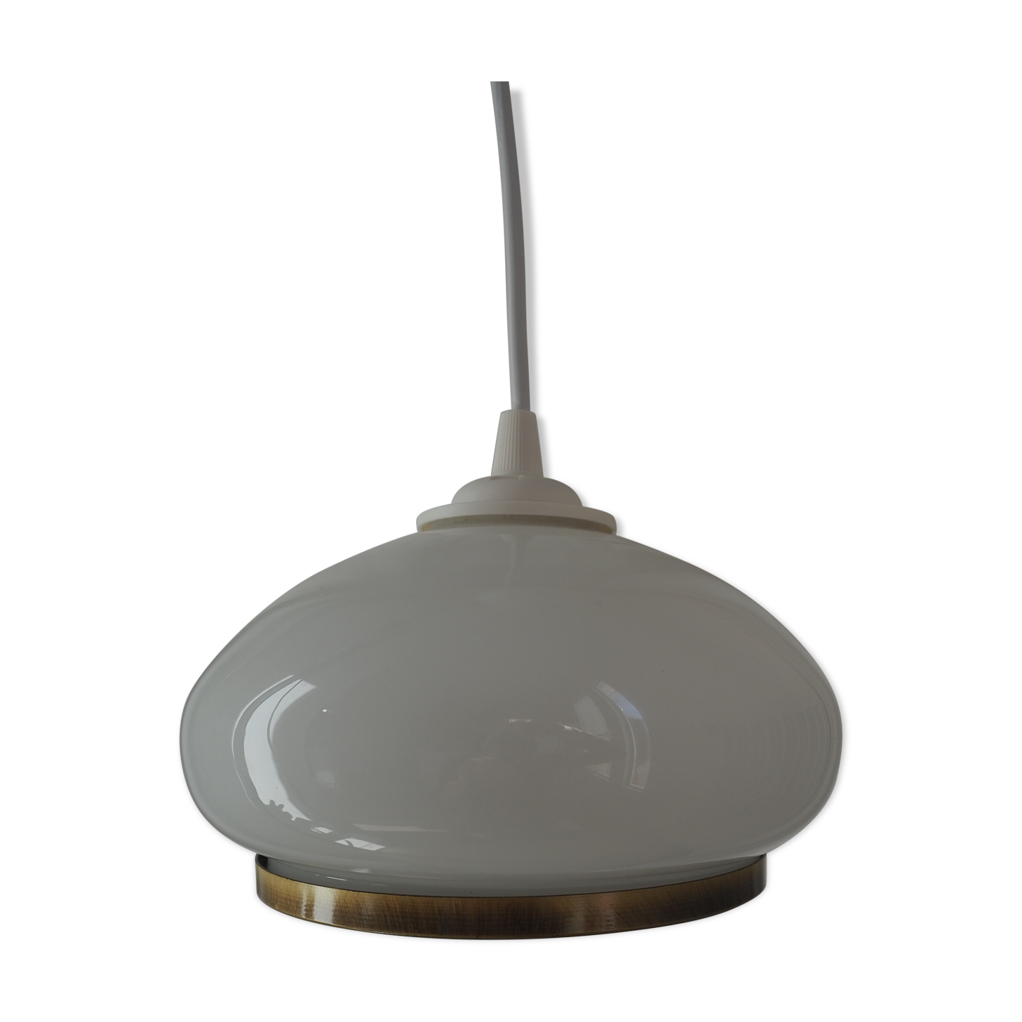 White opaline suspension and aged brass rim