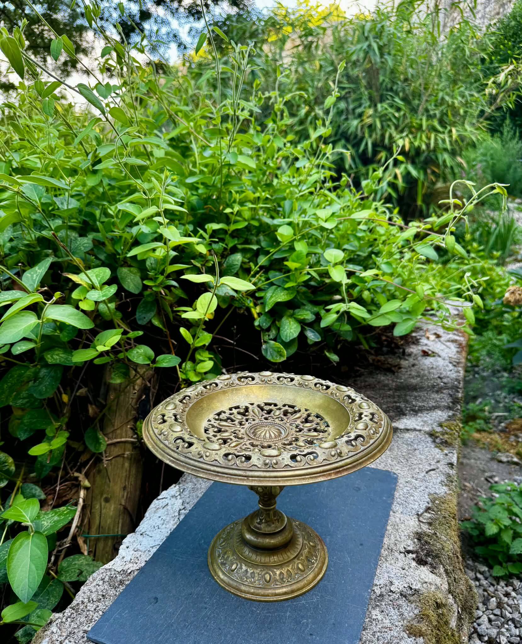 Grande coupe à fruits en bronze XIXe siècle
