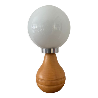 Lampe vintage en bois et opaline