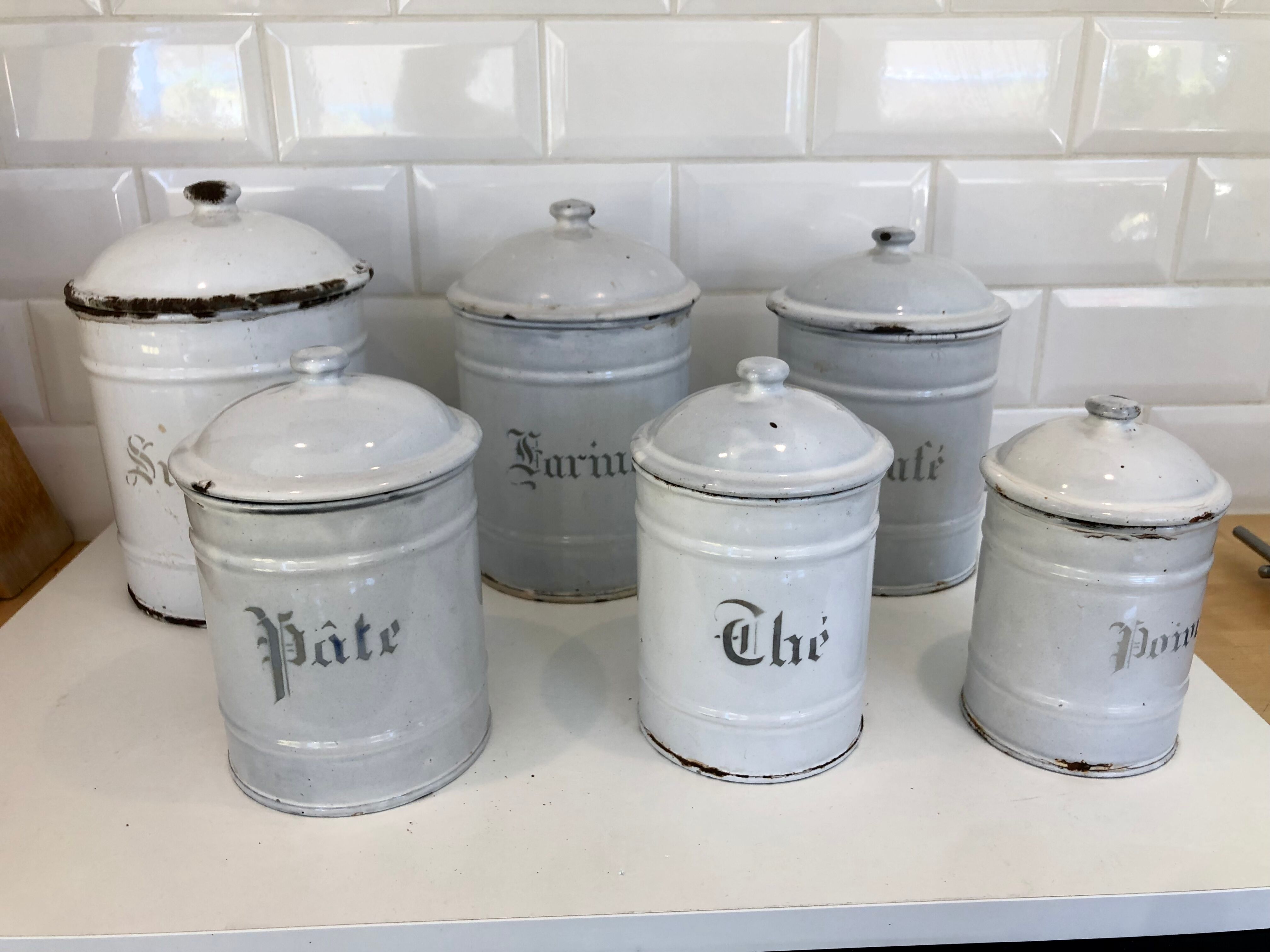 Enamelled iron kitchen pots